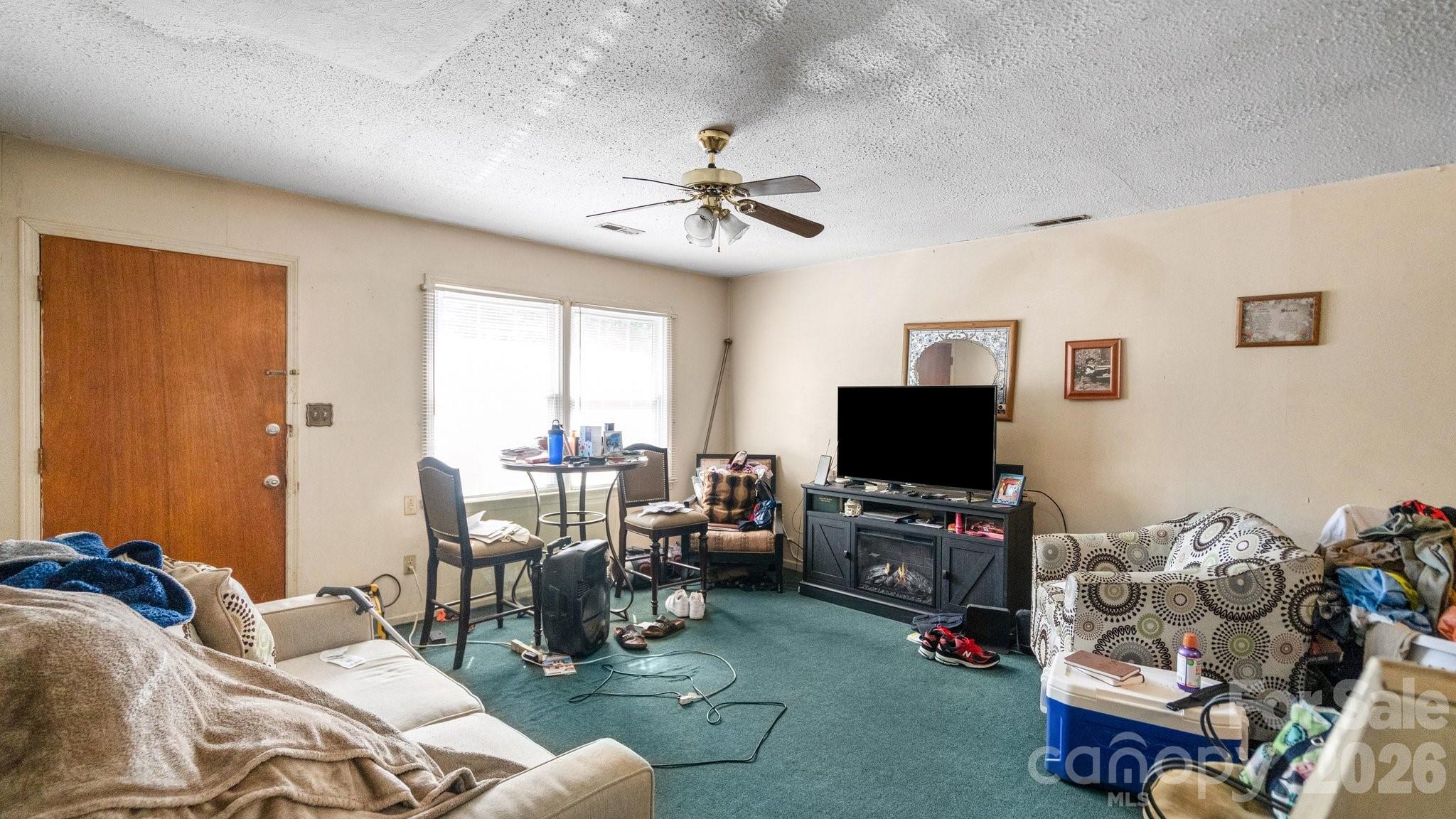 423 N Carpenter Street Property Photo 25