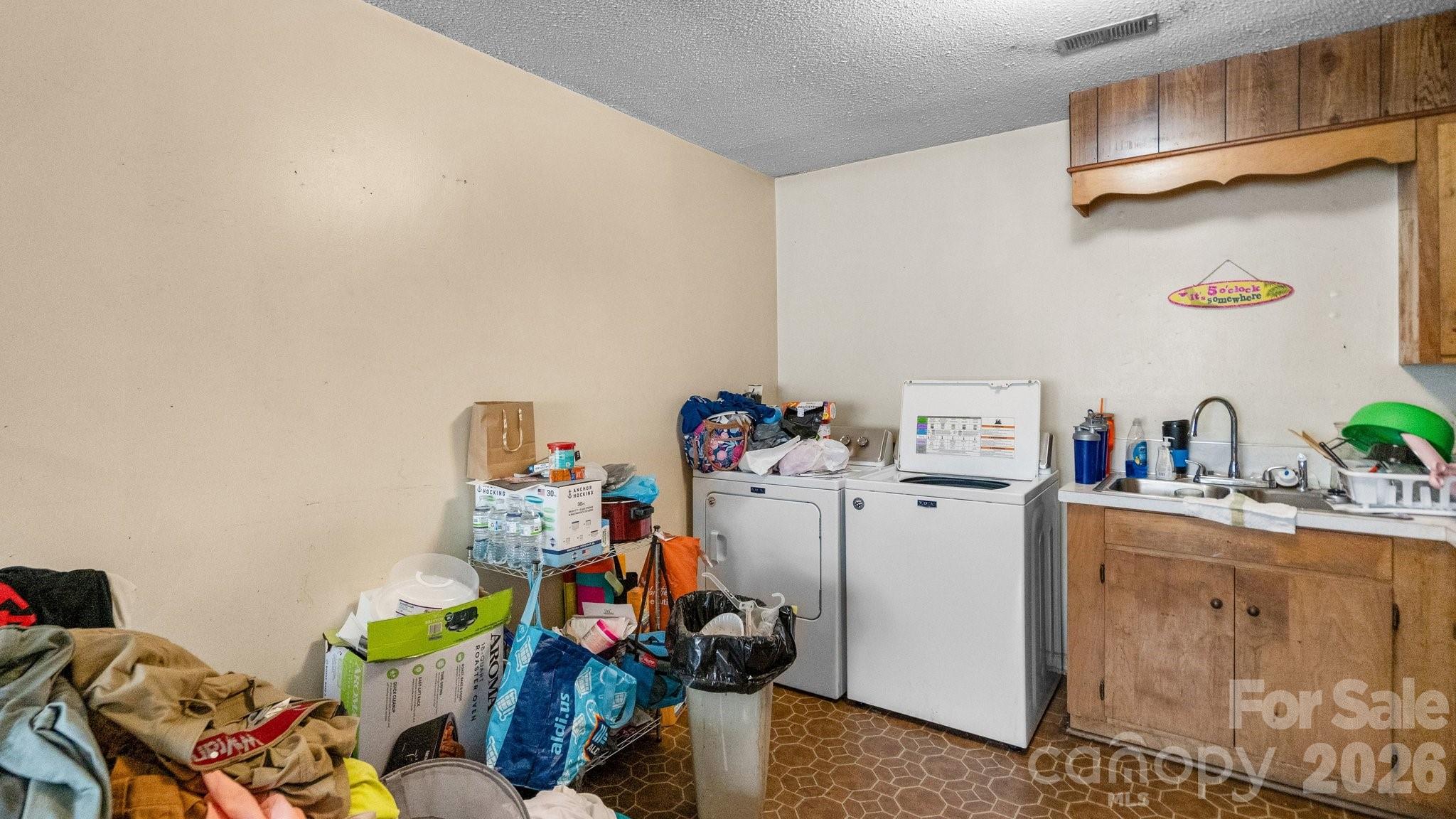 423 N Carpenter Street Property Photo 26