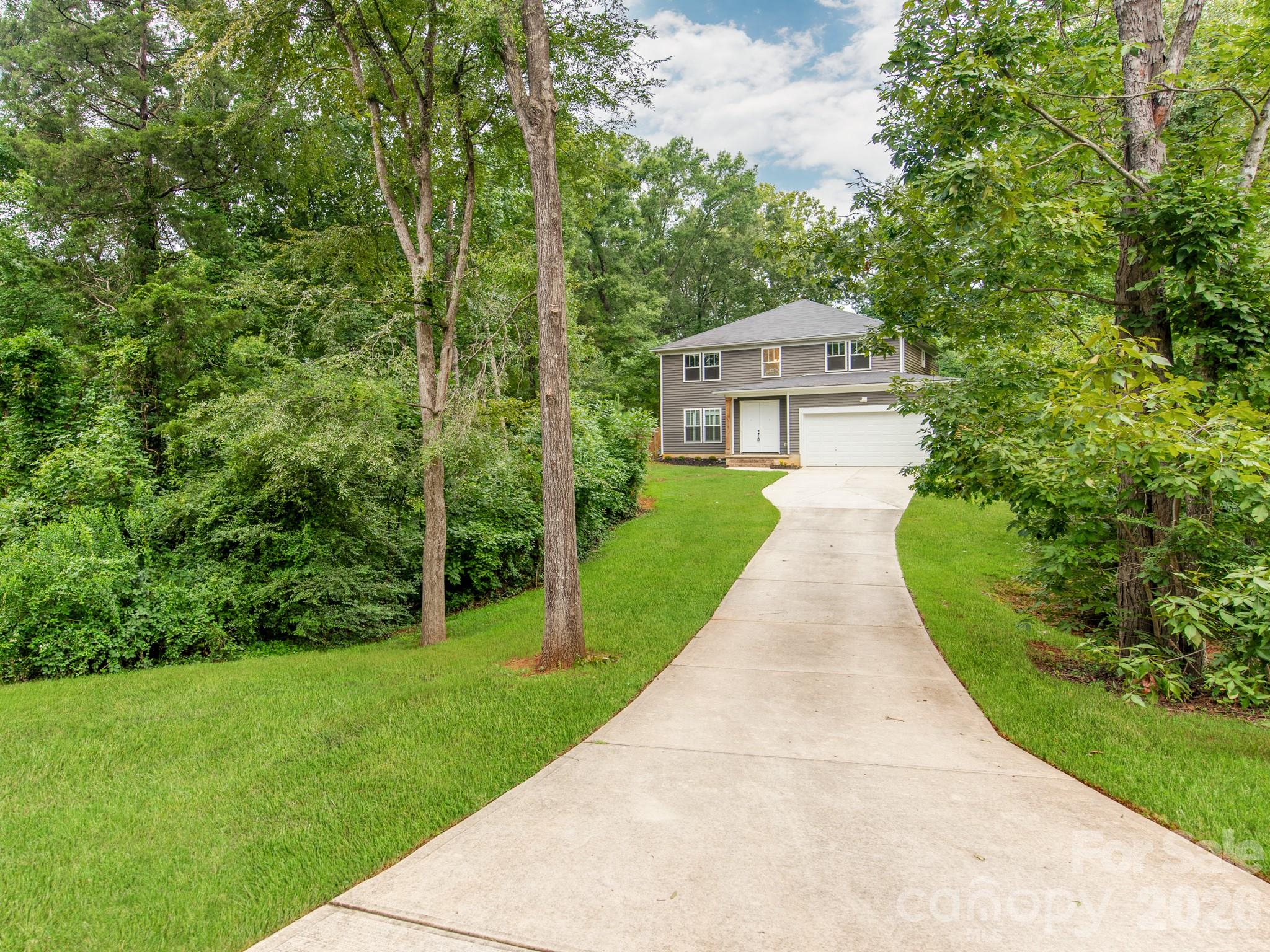 3021 Cresthill Drive Property Photo 2