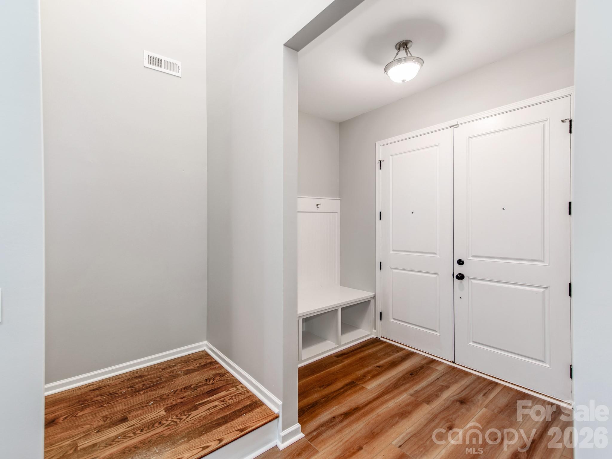 3021 Cresthill Drive Property Photo 6