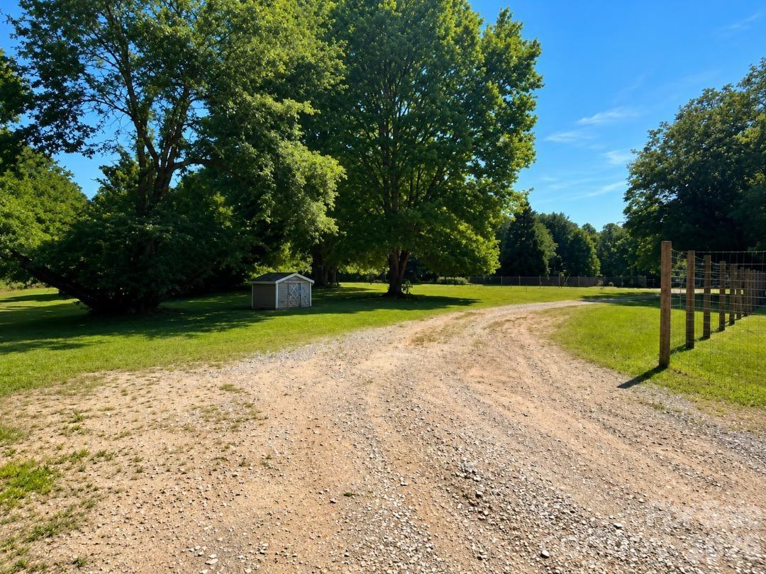 21909 Shearer Road Property Photo 5