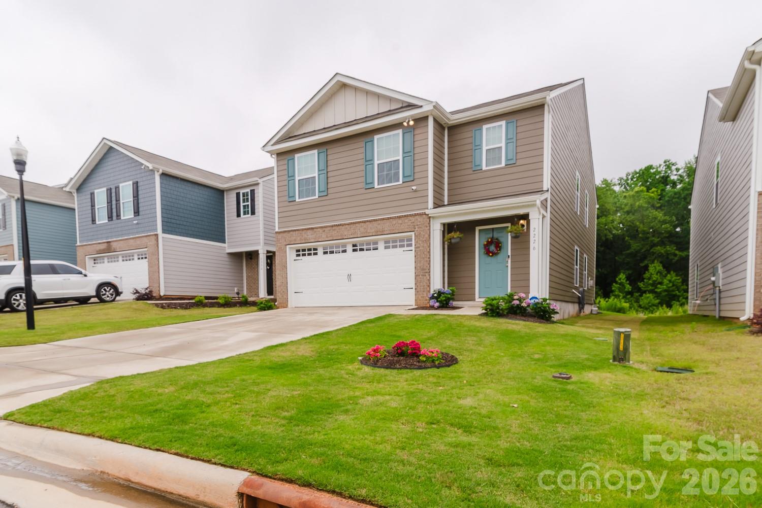 2226 Redstone Drive Property Photo 2