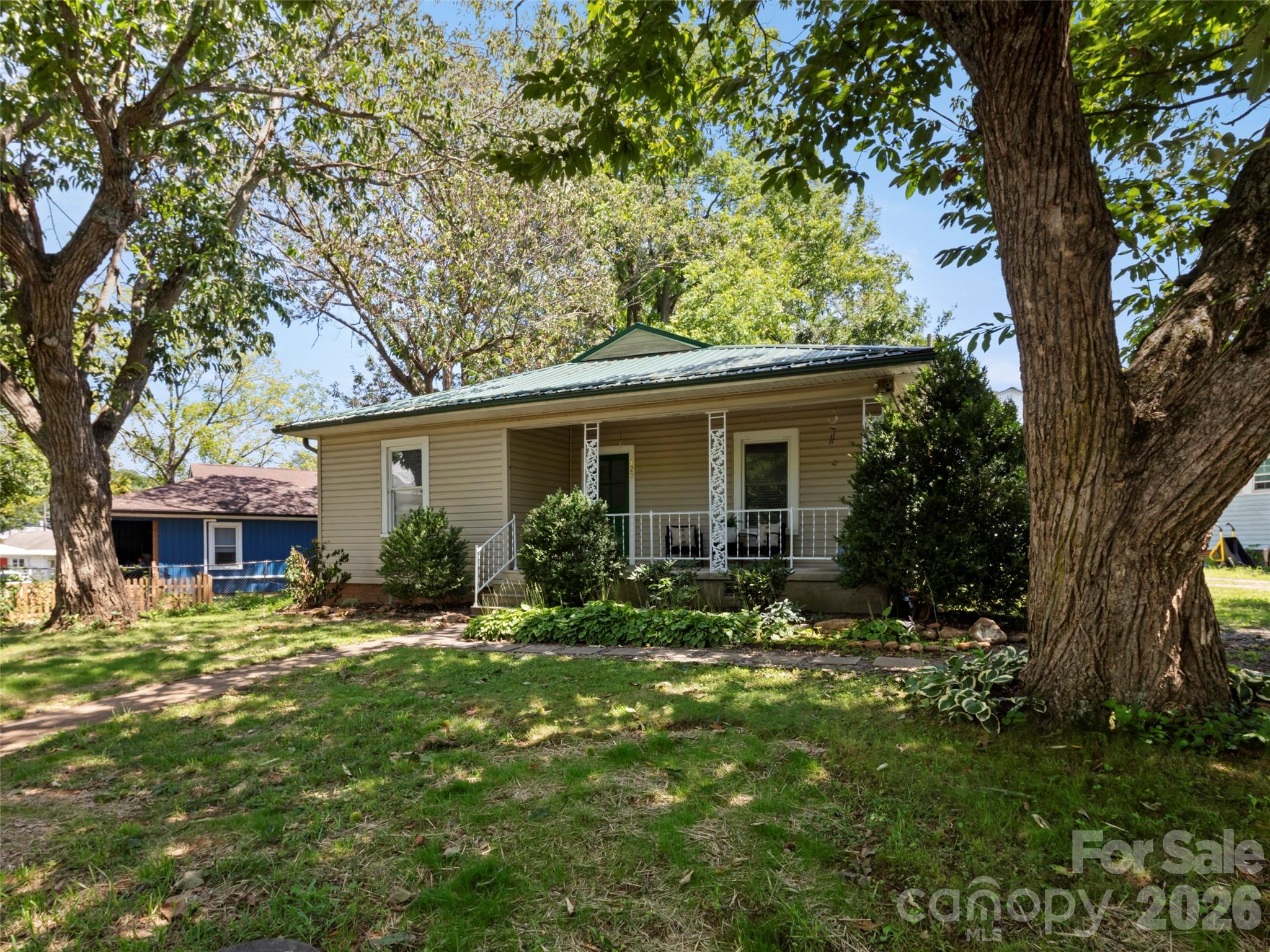 122 Edwards Avenue Property Photo 1