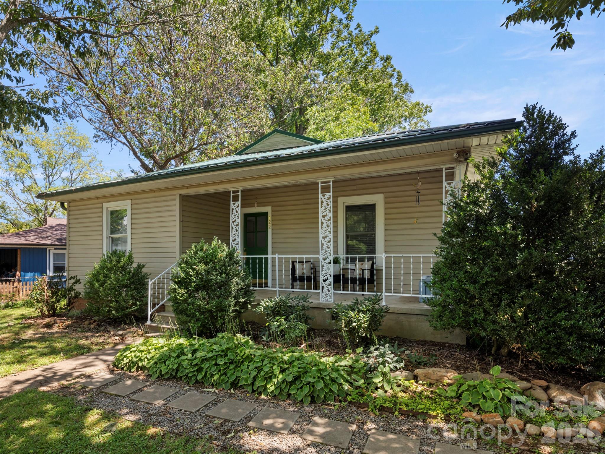 122 Edwards Avenue Property Photo 2