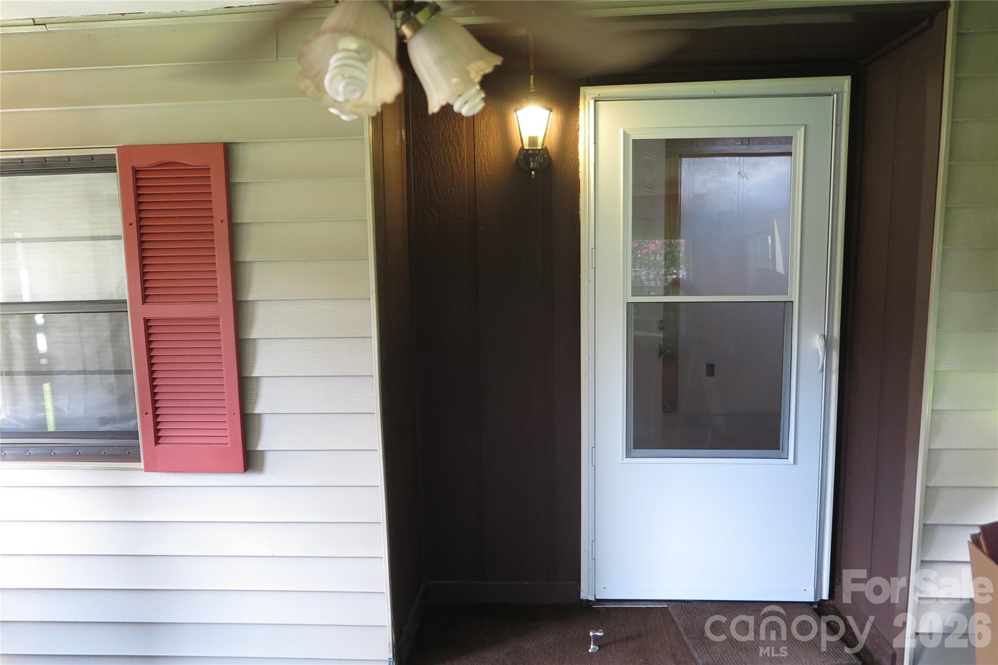1042 Bexley Lane Property Photo 3
