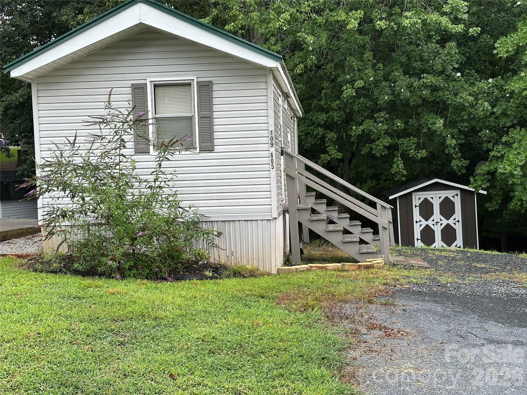 109 Hummingbird Circle Property Photo 2