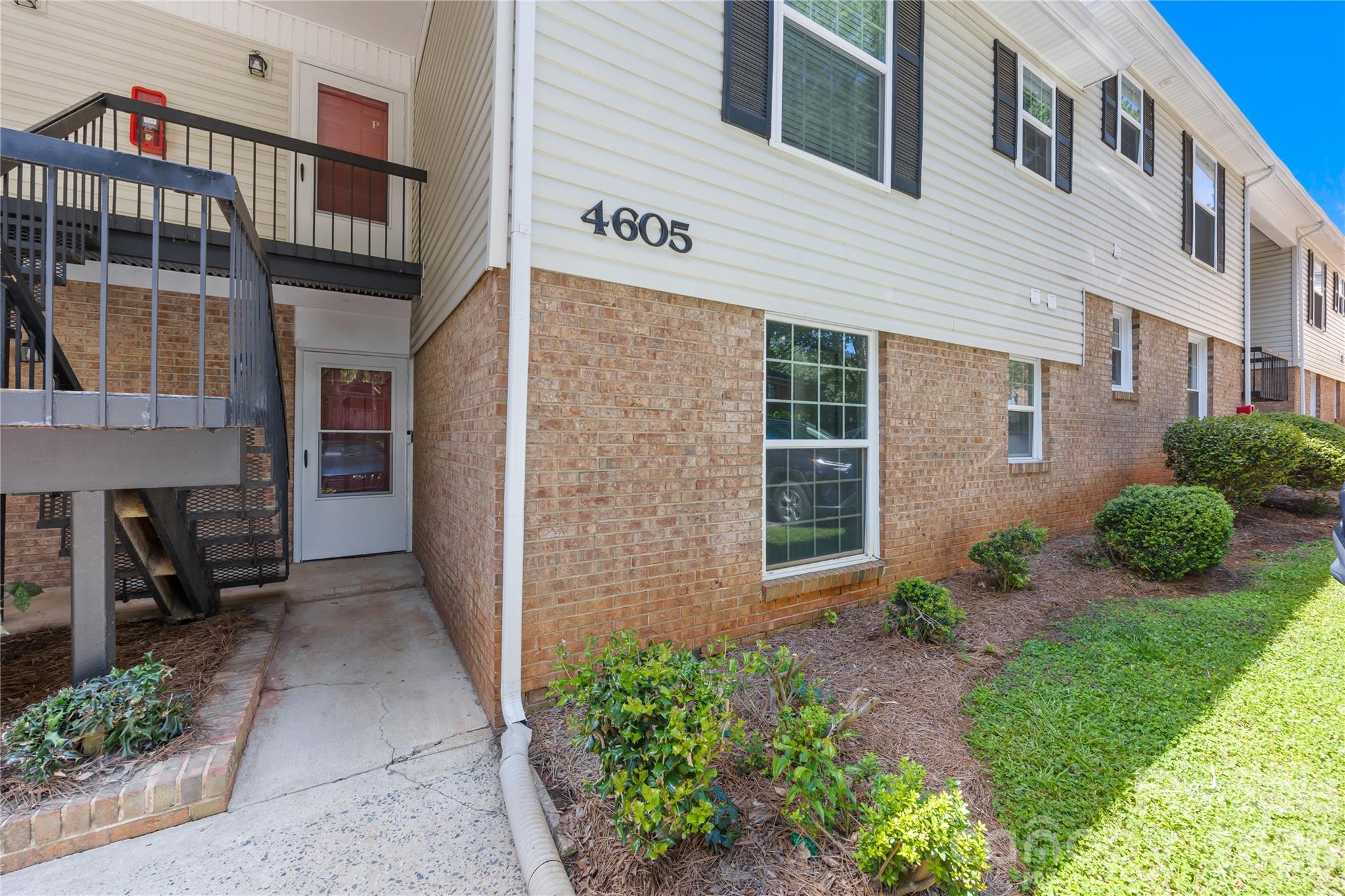 4605 Coronado Drive N Property Photo 1