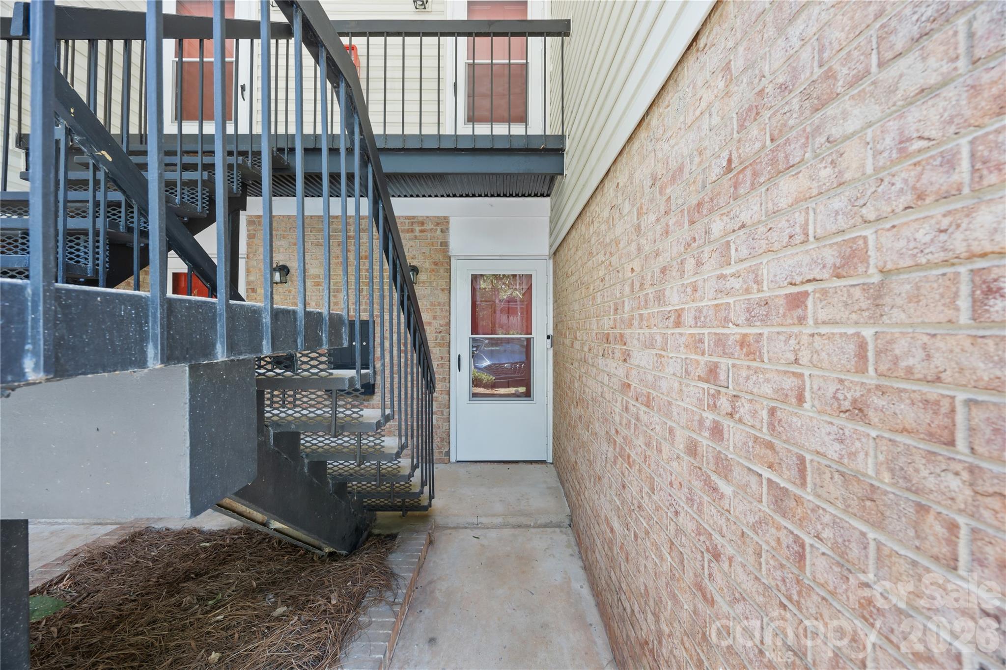 4605 Coronado Drive N Property Photo 3
