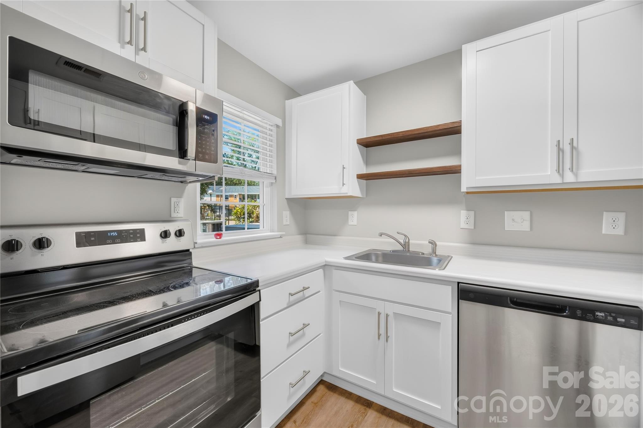 4605 Coronado Drive N Property Photo 10