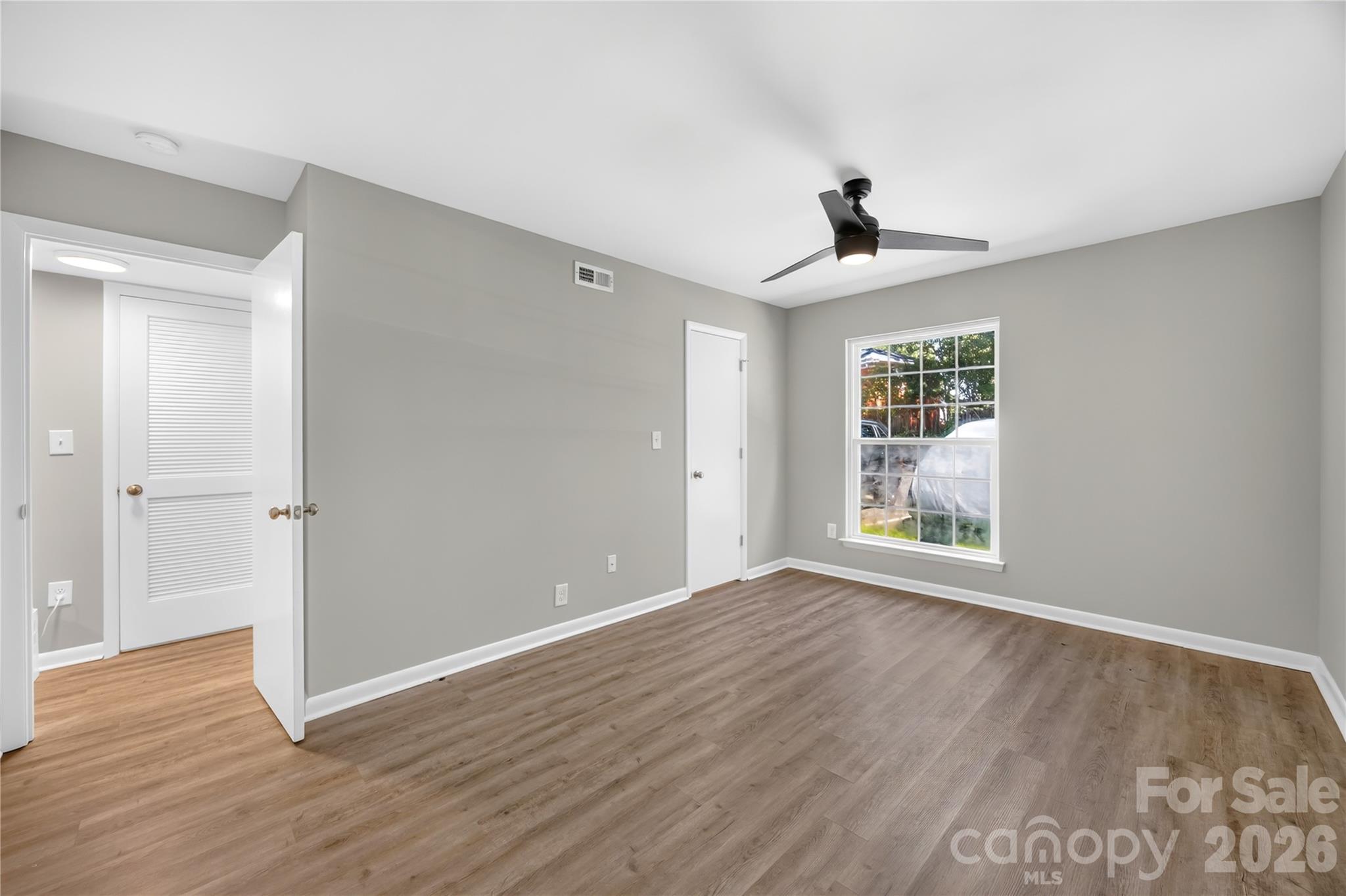 4605 Coronado Drive N Property Photo 13