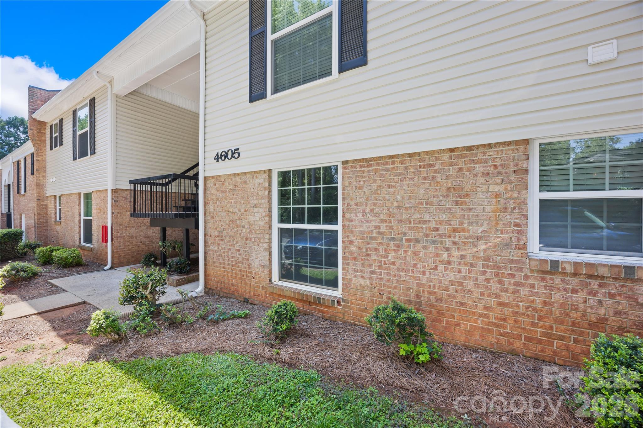 4605 Coronado Drive N Property Photo 28