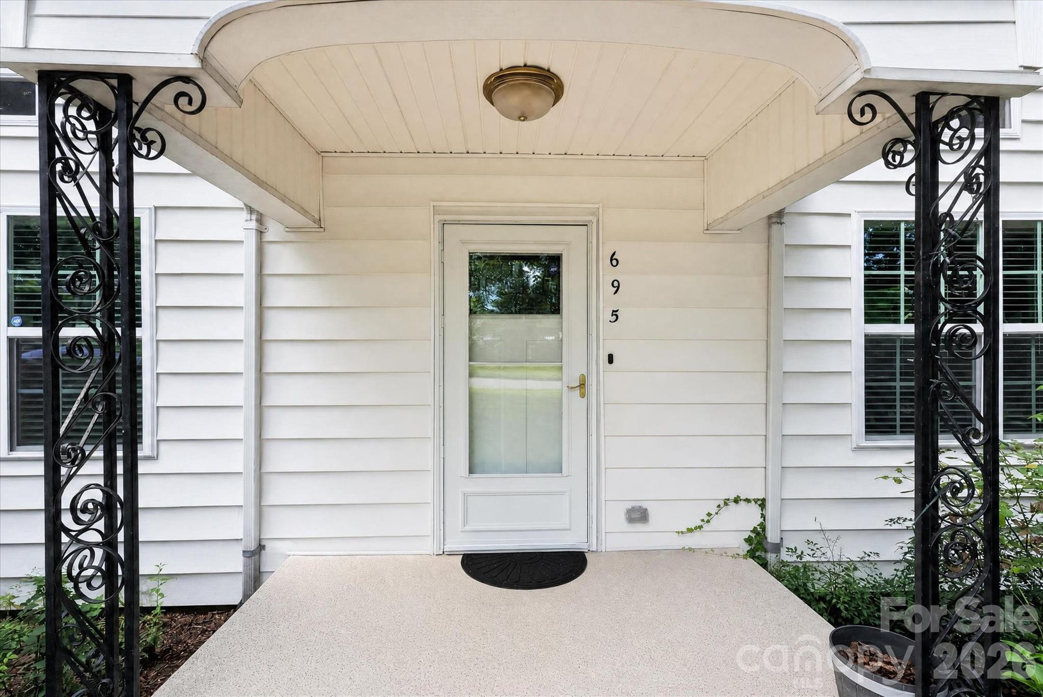 695 Wilmar Street Property Photo 4