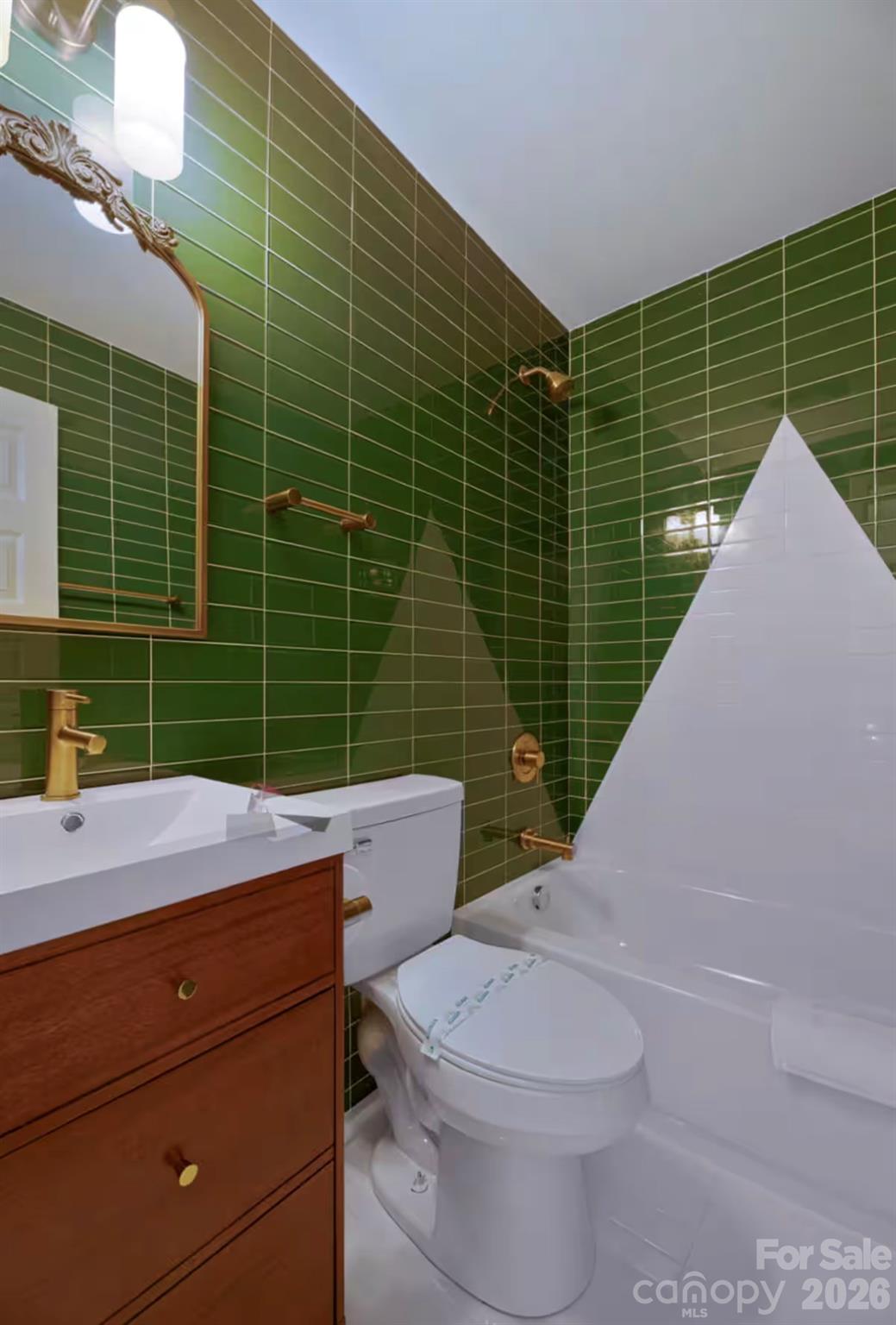 1321/1323 Richmond Place Property Photo 10