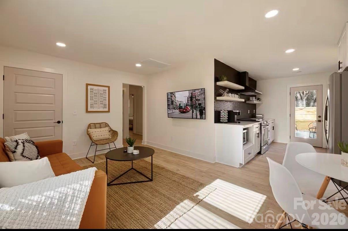 1321/1323 Richmond Place Property Photo 27