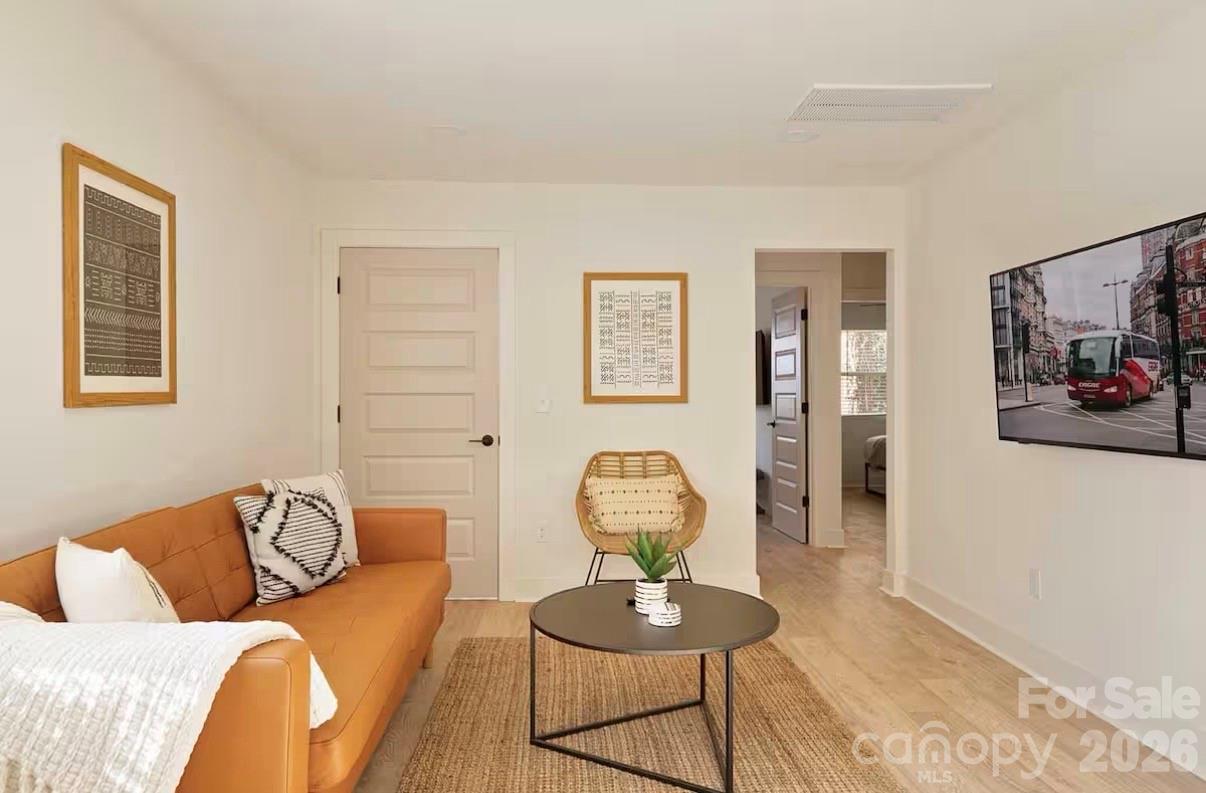 1321/1323 Richmond Place Property Photo 28