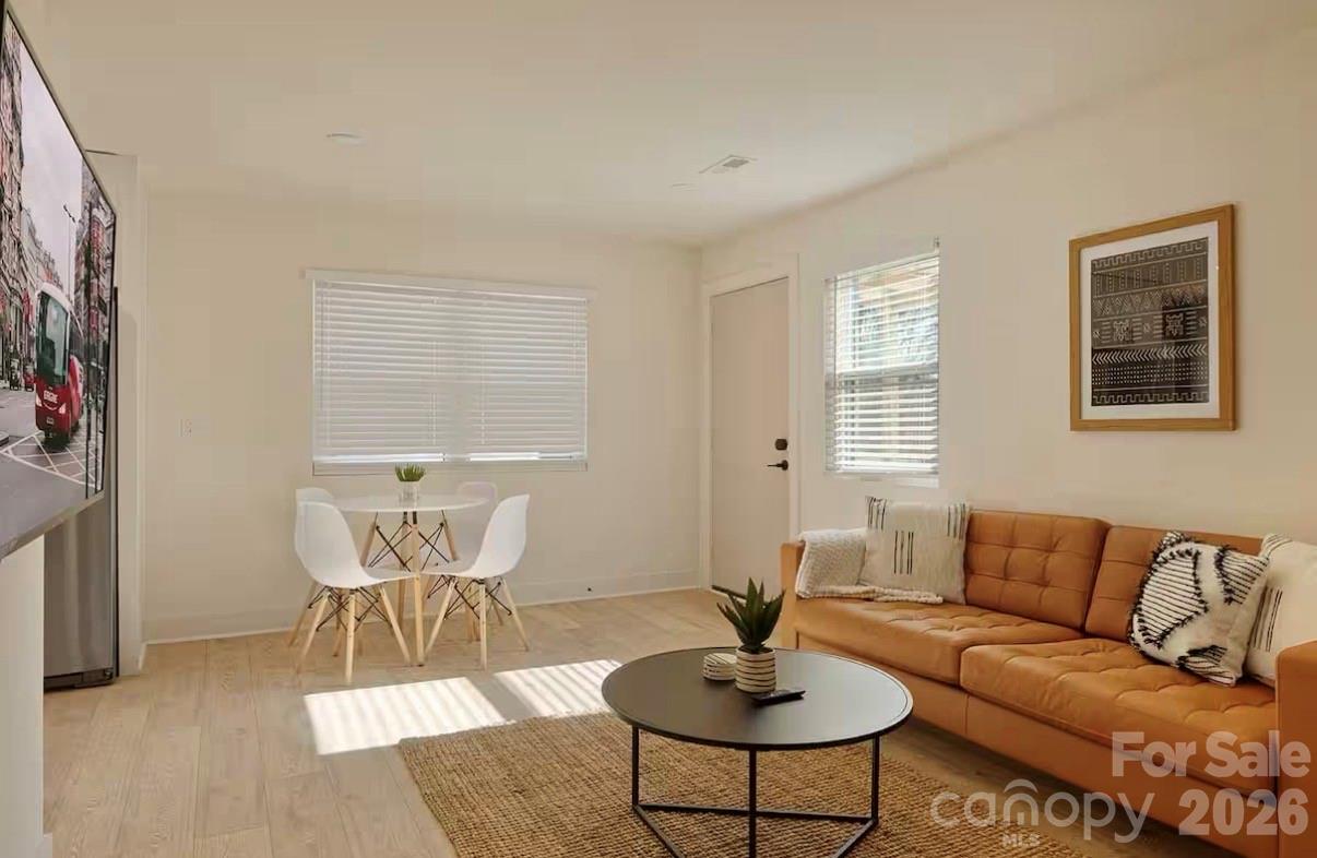 1321/1323 Richmond Place Property Photo 29