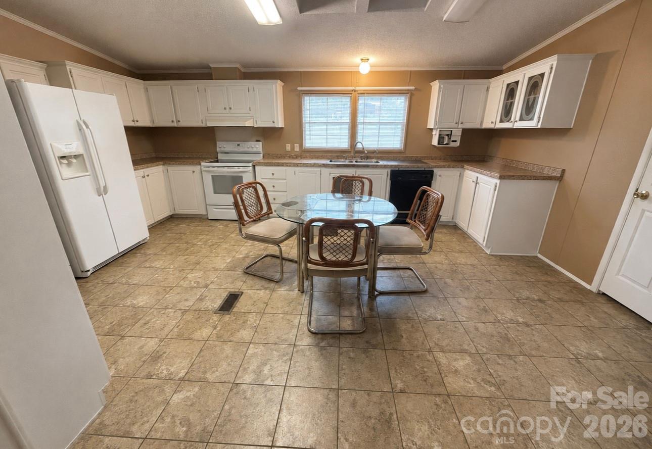3557 Gladden Drive Property Photo 18