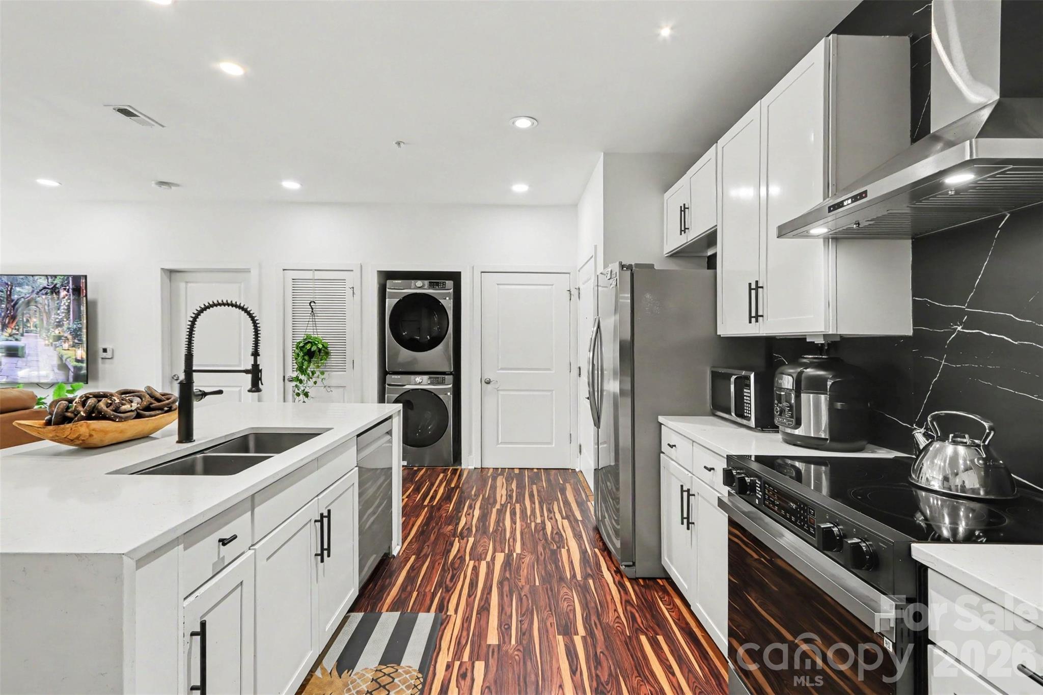630 Calvert Street Unit 1101 Property Photo 5