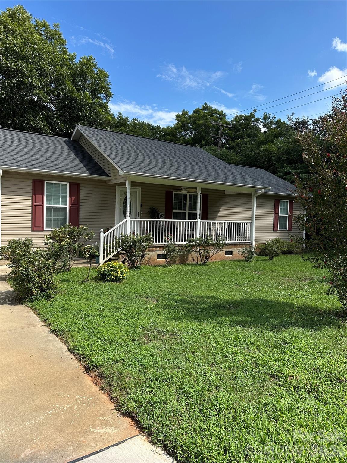 33 Railroad Avenue Property Photo 1