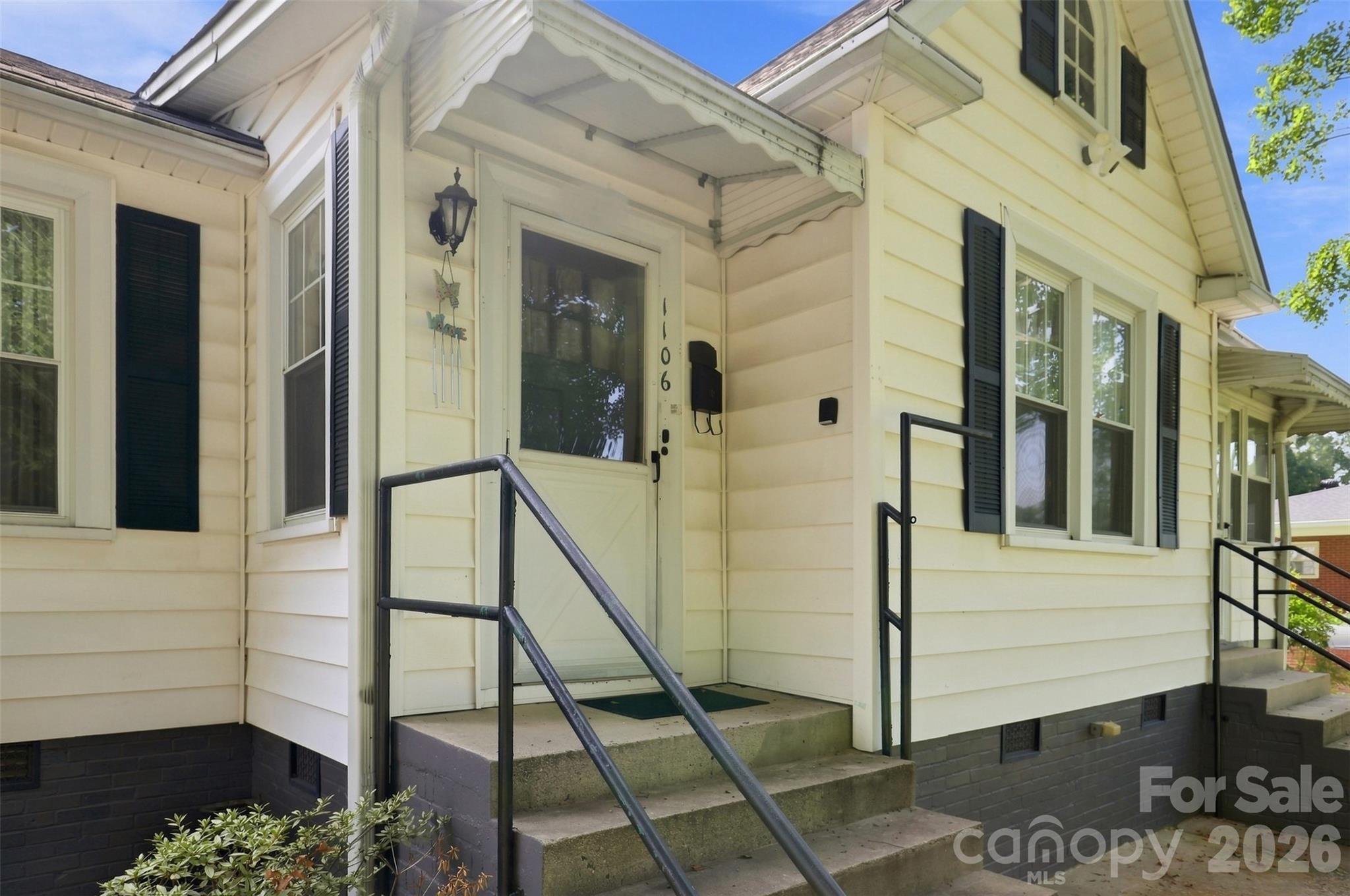 1106 N Main Street Property Photo 3