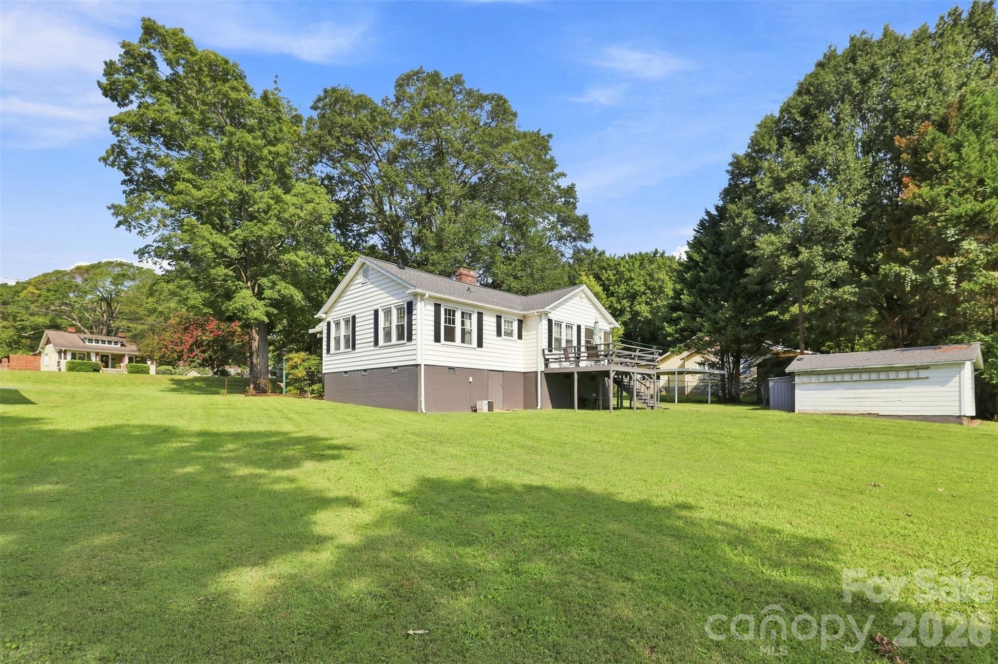 1106 N Main Street Property Photo 4