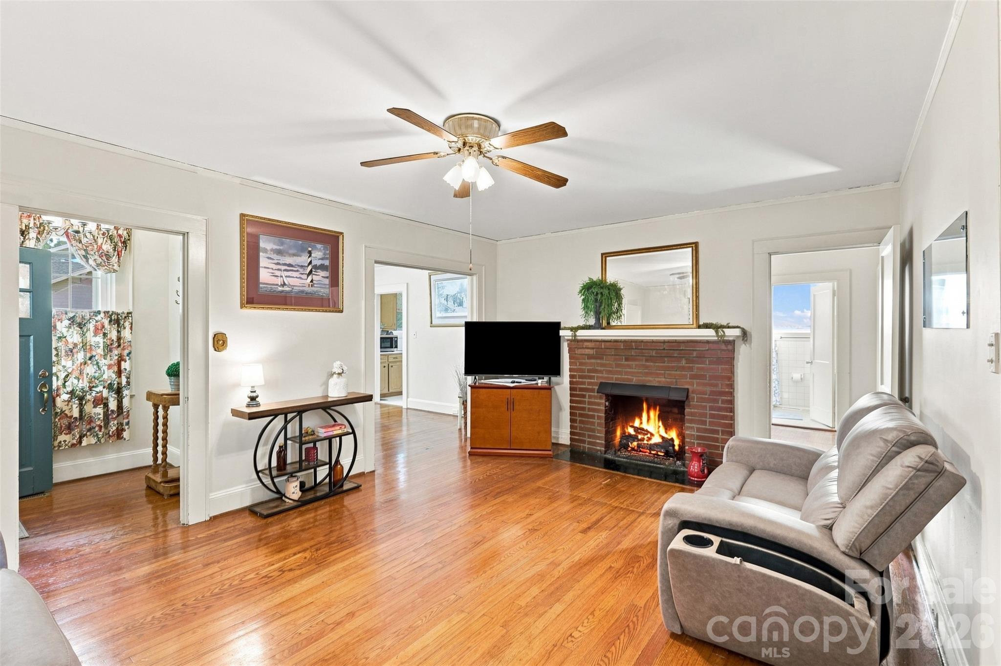 1106 N Main Street Property Photo 6