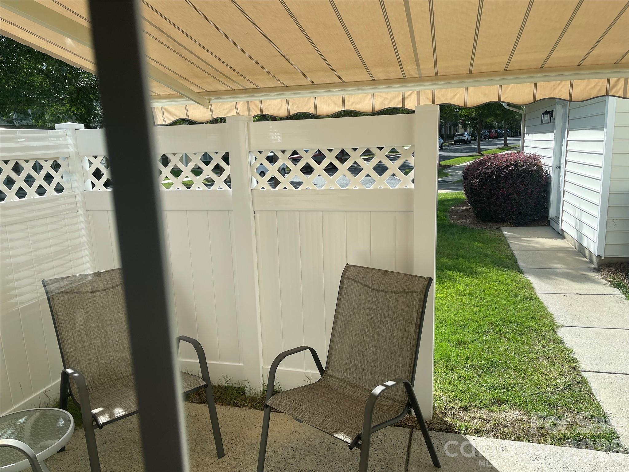 1158 Hammond Drive Property Photo 3