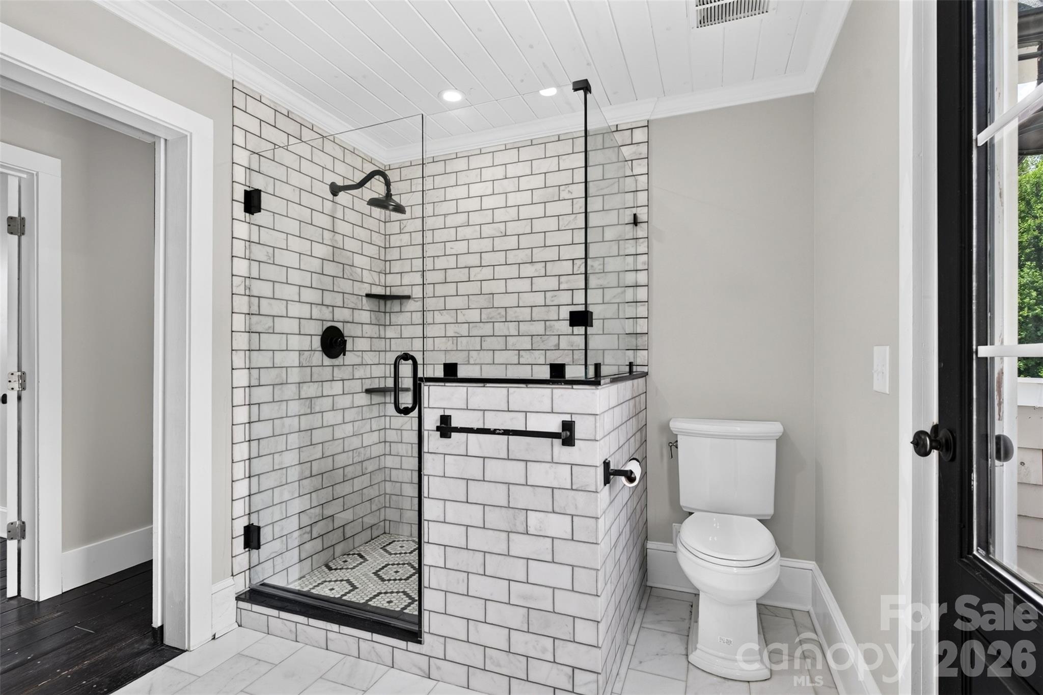 2428 Glade Road Property Photo 32