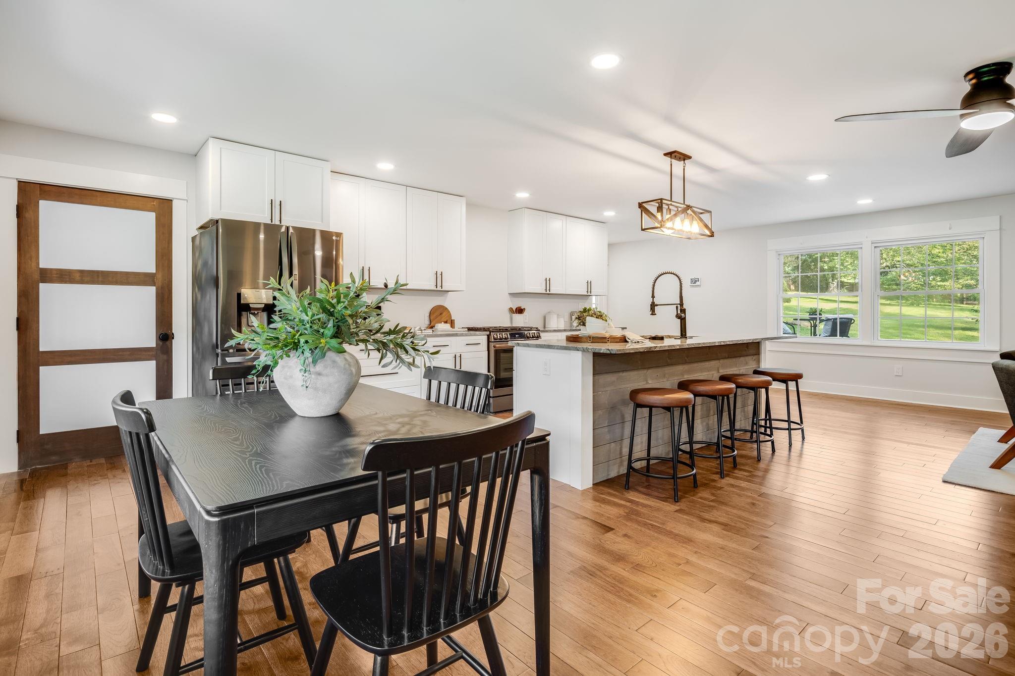 581 Old Leicester Highway Property Photo 6