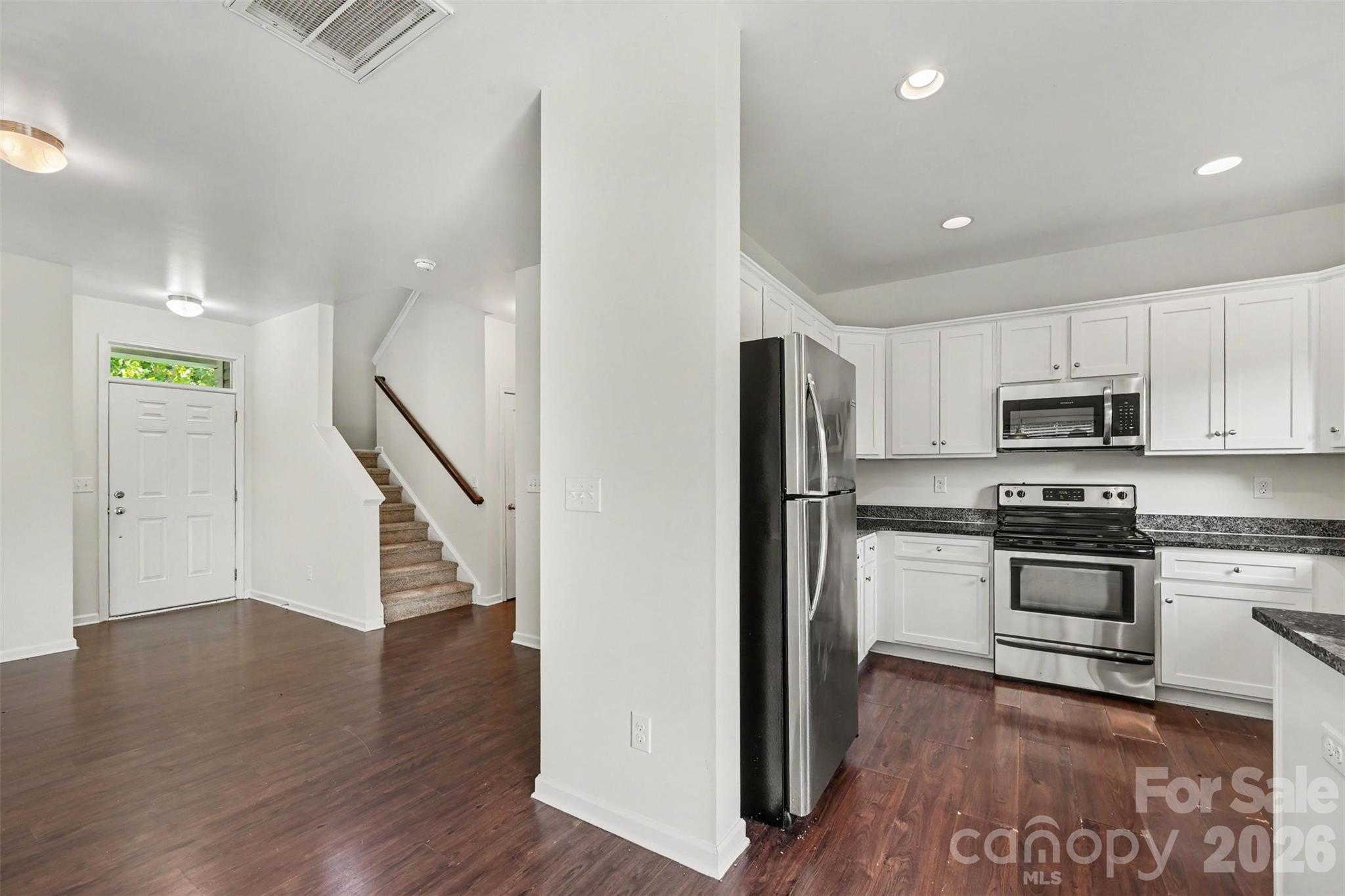 618 Oak Brook Drive Property Photo 7