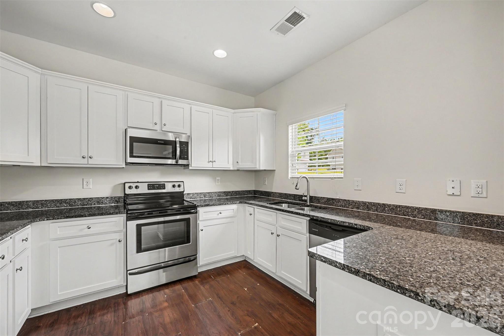 618 Oak Brook Drive Property Photo 8