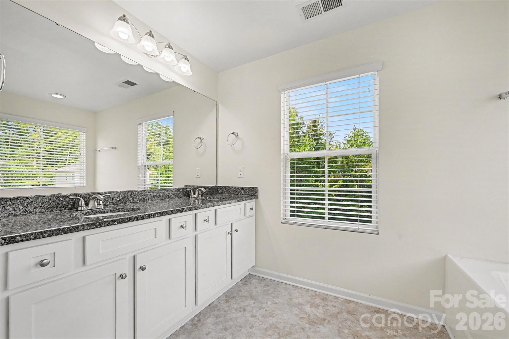 618 Oak Brook Drive Property Photo 15