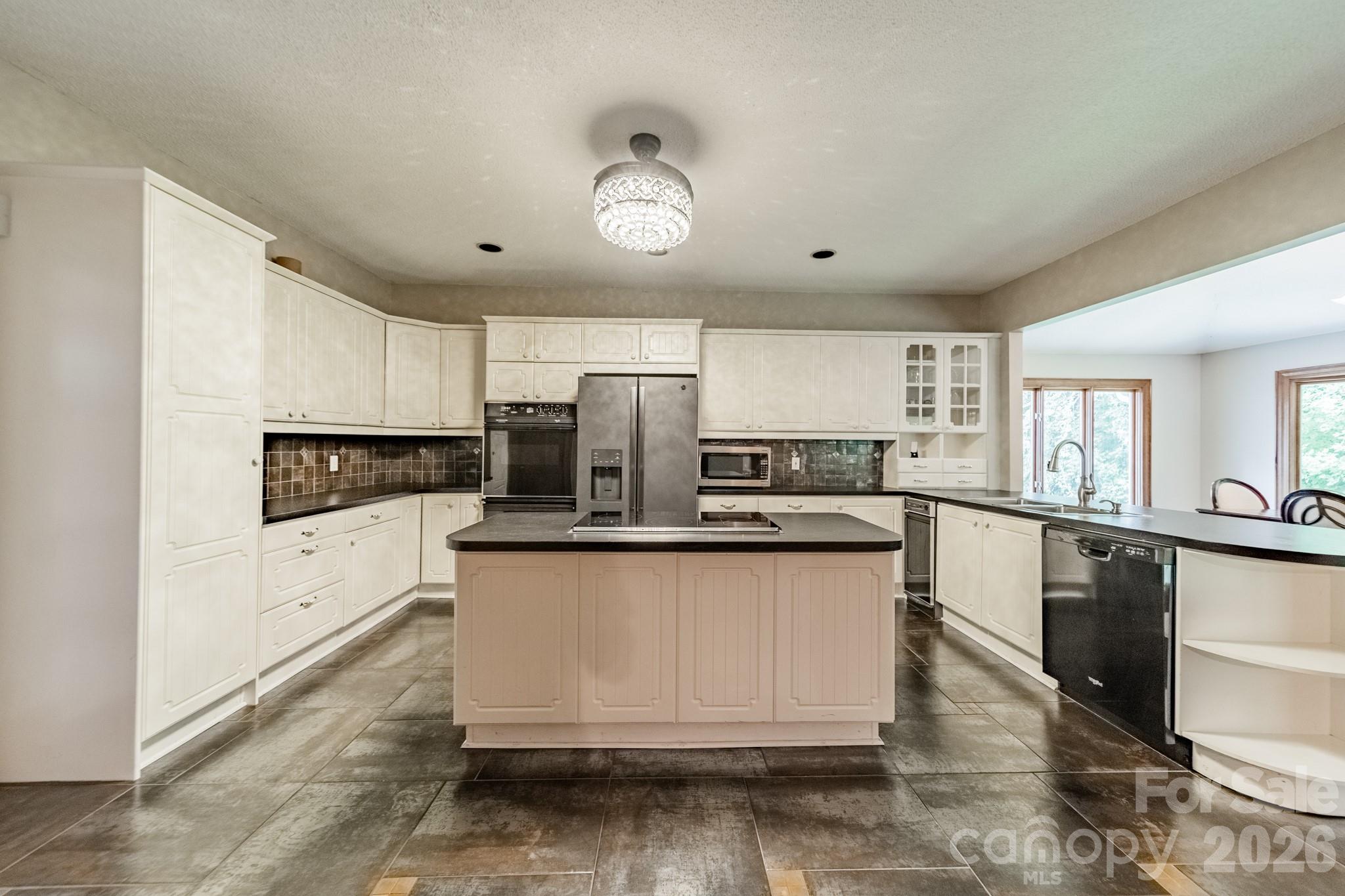 624 Springbrook Avenue Property Photo 20