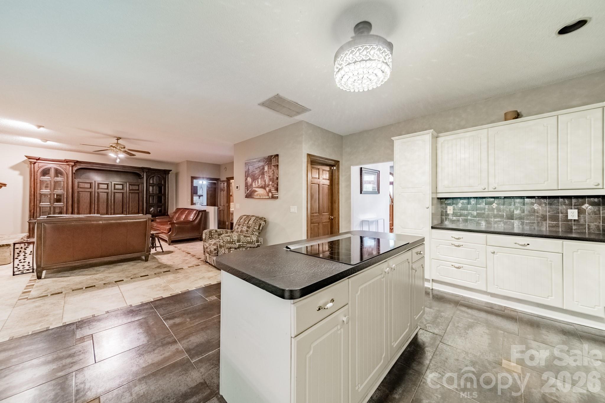 624 Springbrook Avenue Property Photo 22