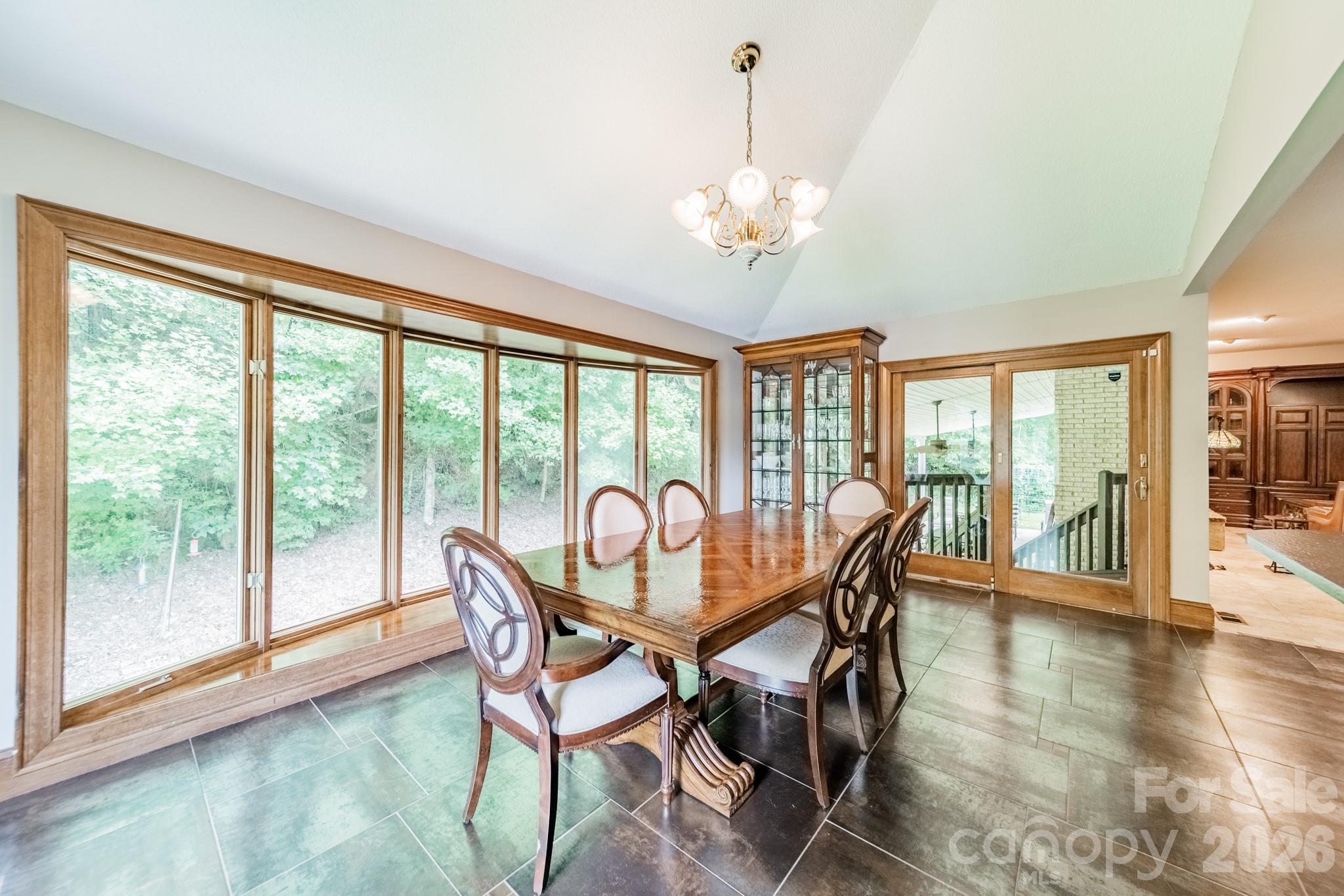 624 Springbrook Avenue Property Photo 24