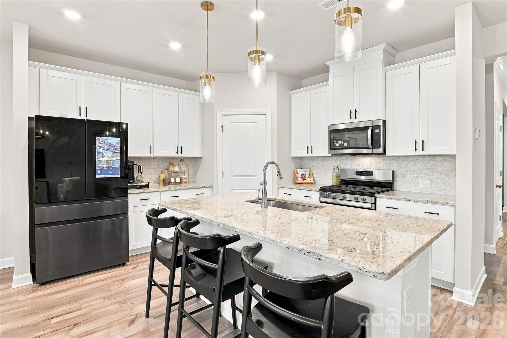1047 Clementine Road Property Photo 4