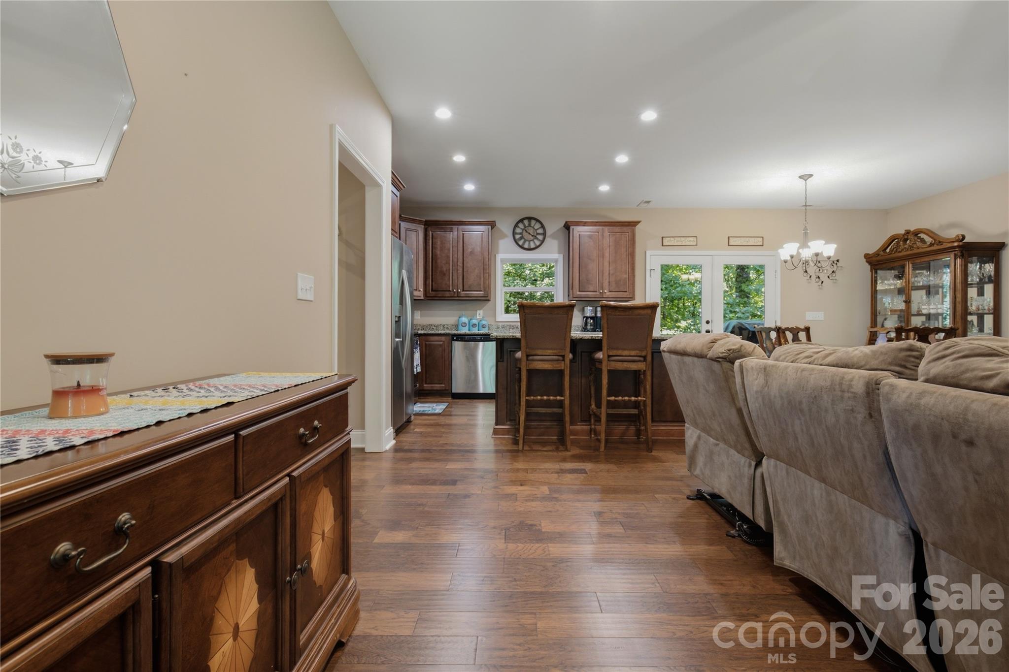 72 Summer Shade Court Property Photo 5