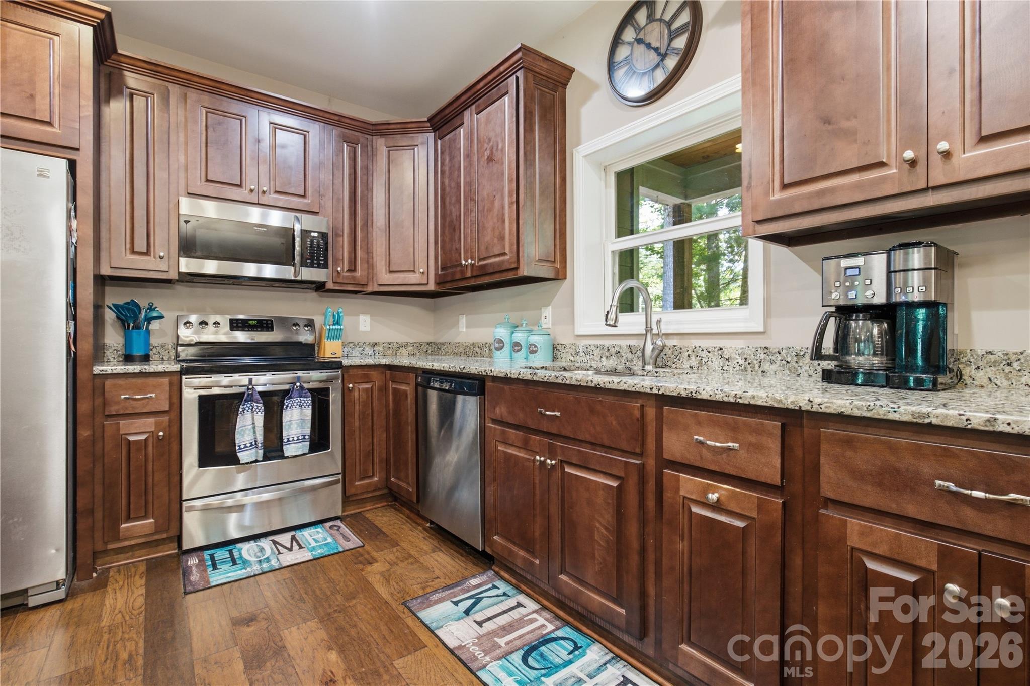 72 Summer Shade Court Property Photo 7