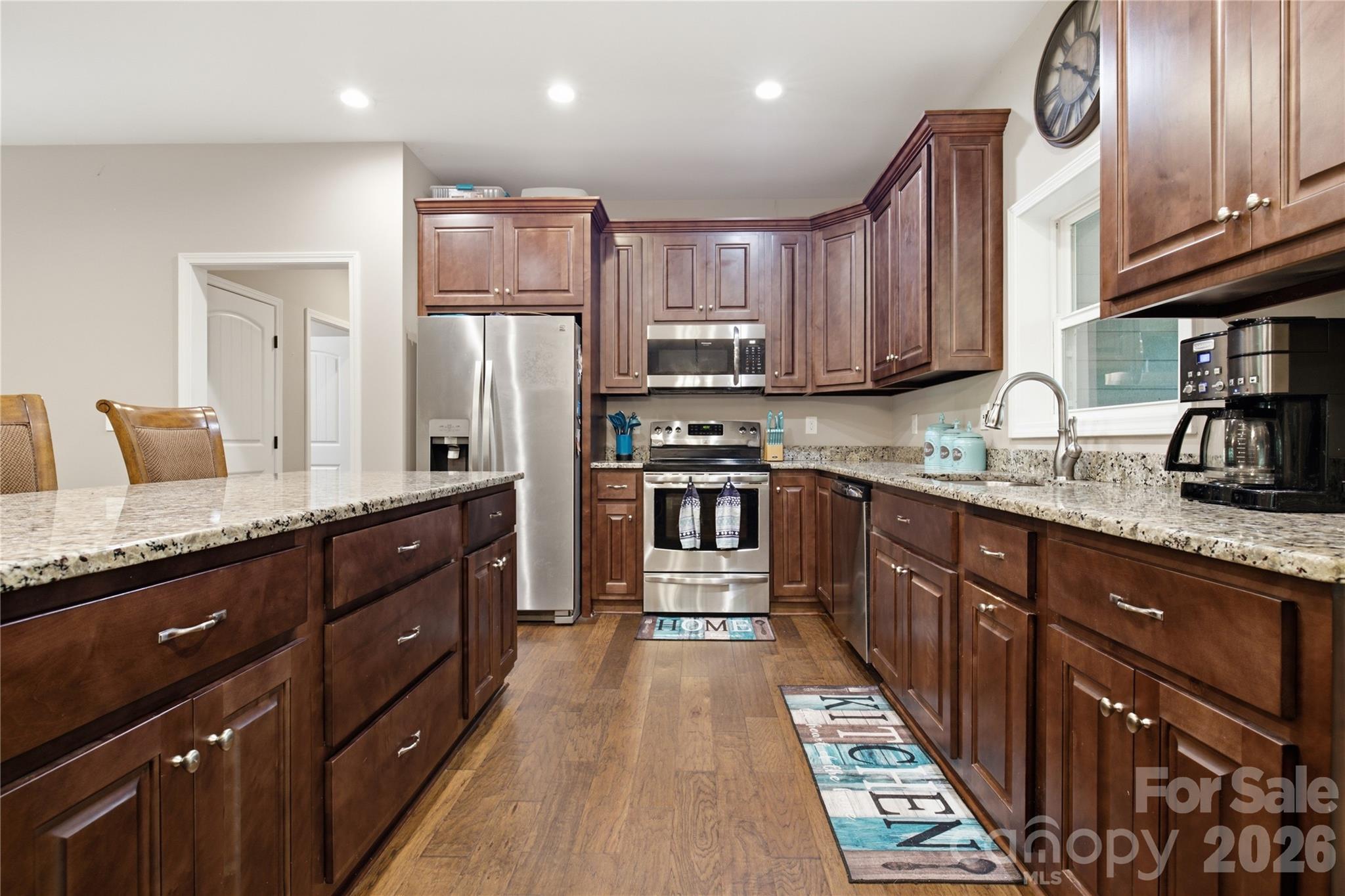 72 Summer Shade Court Property Photo 8