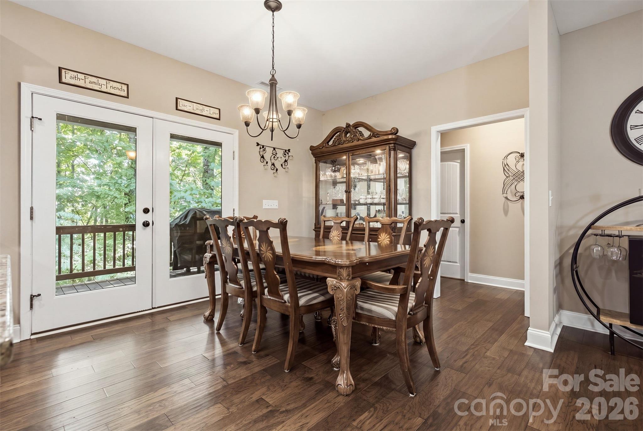 72 Summer Shade Court Property Photo 9