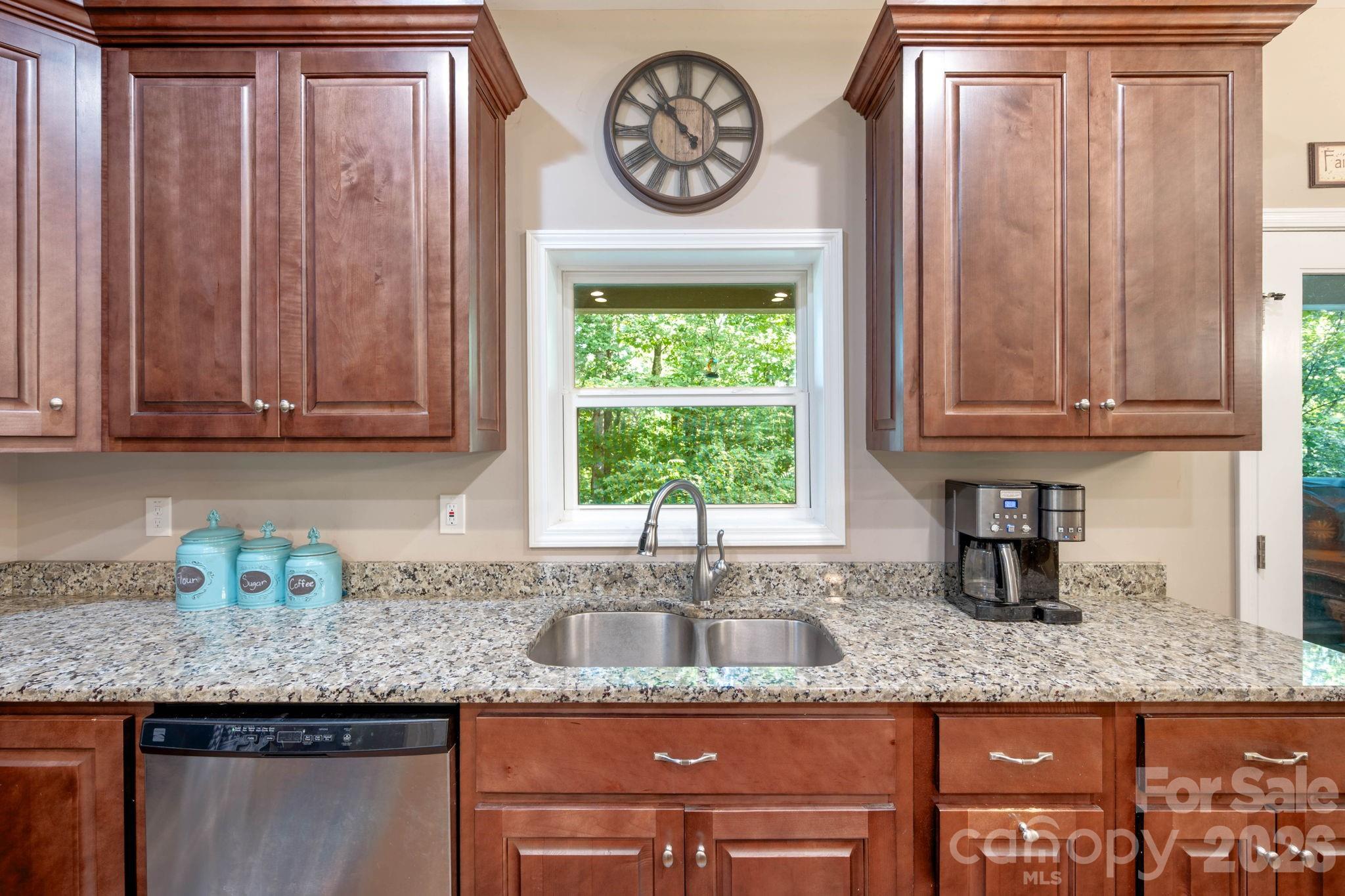 72 Summer Shade Court Property Photo 10