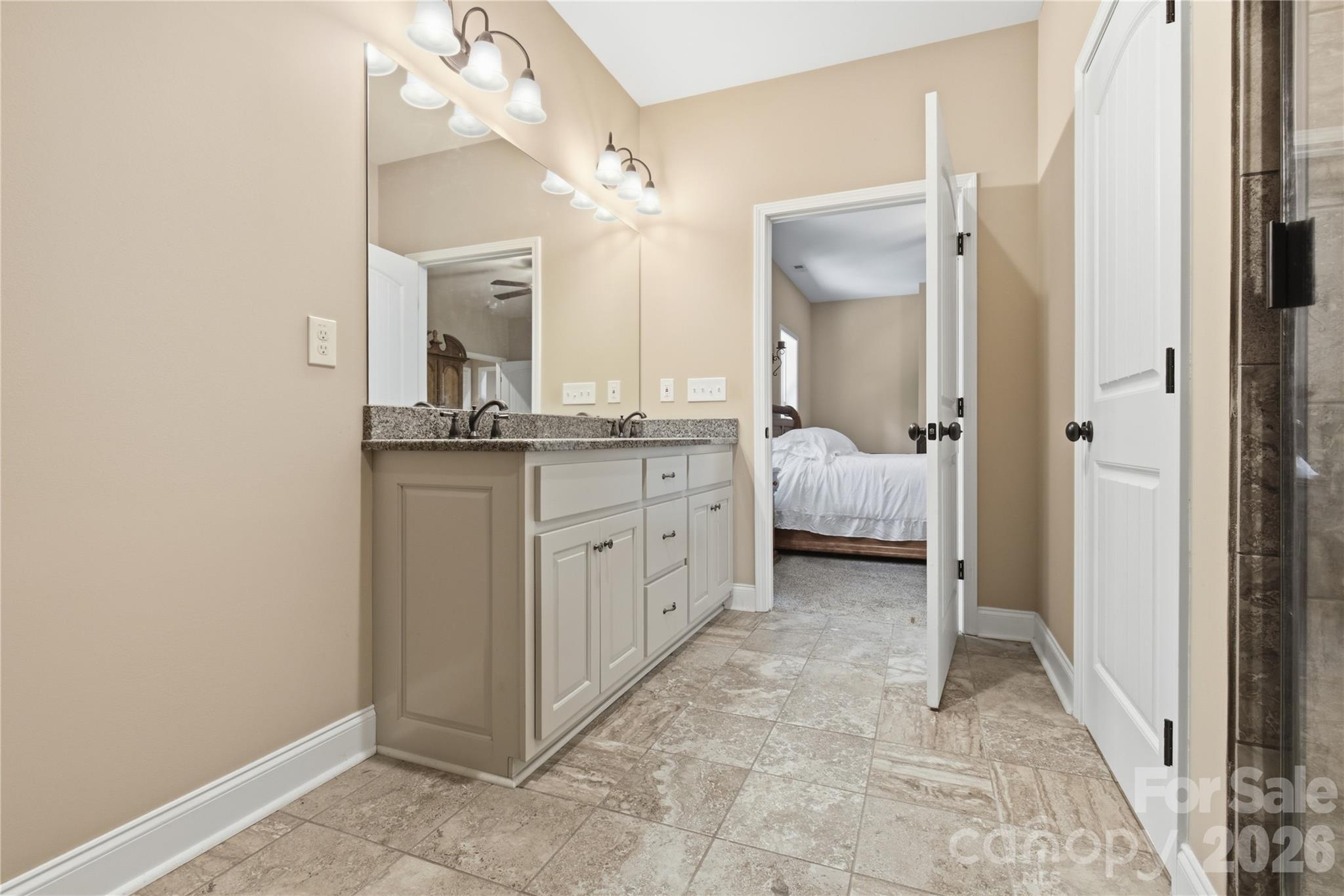 72 Summer Shade Court Property Photo 13