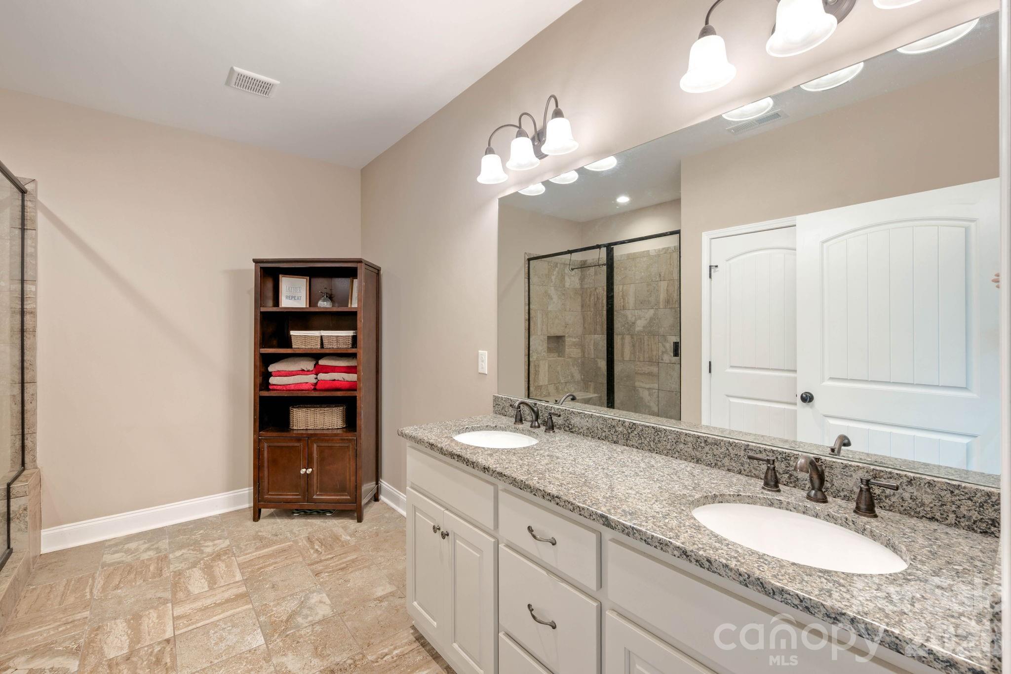 72 Summer Shade Court Property Photo 16