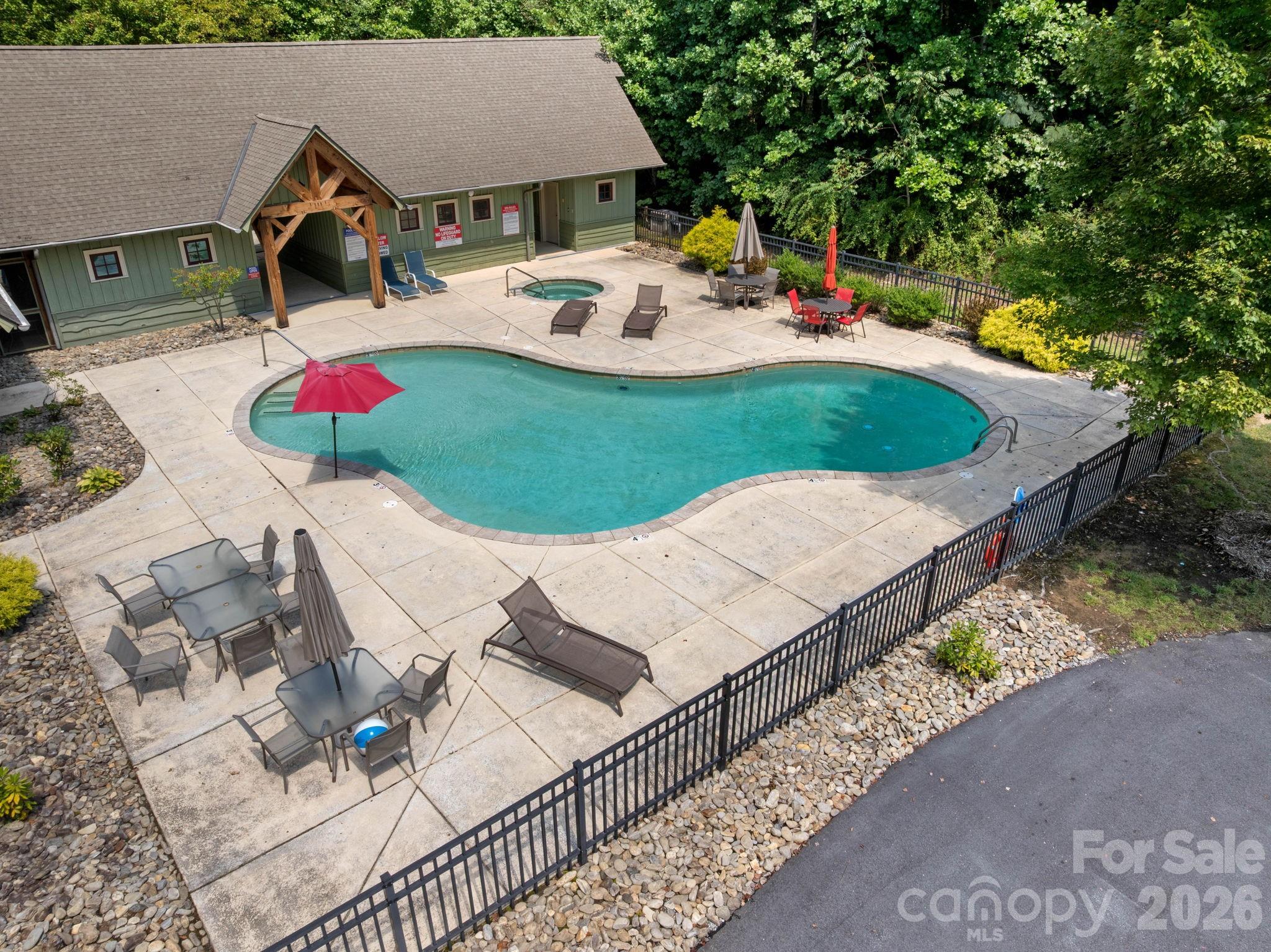 72 Summer Shade Court Property Photo 40