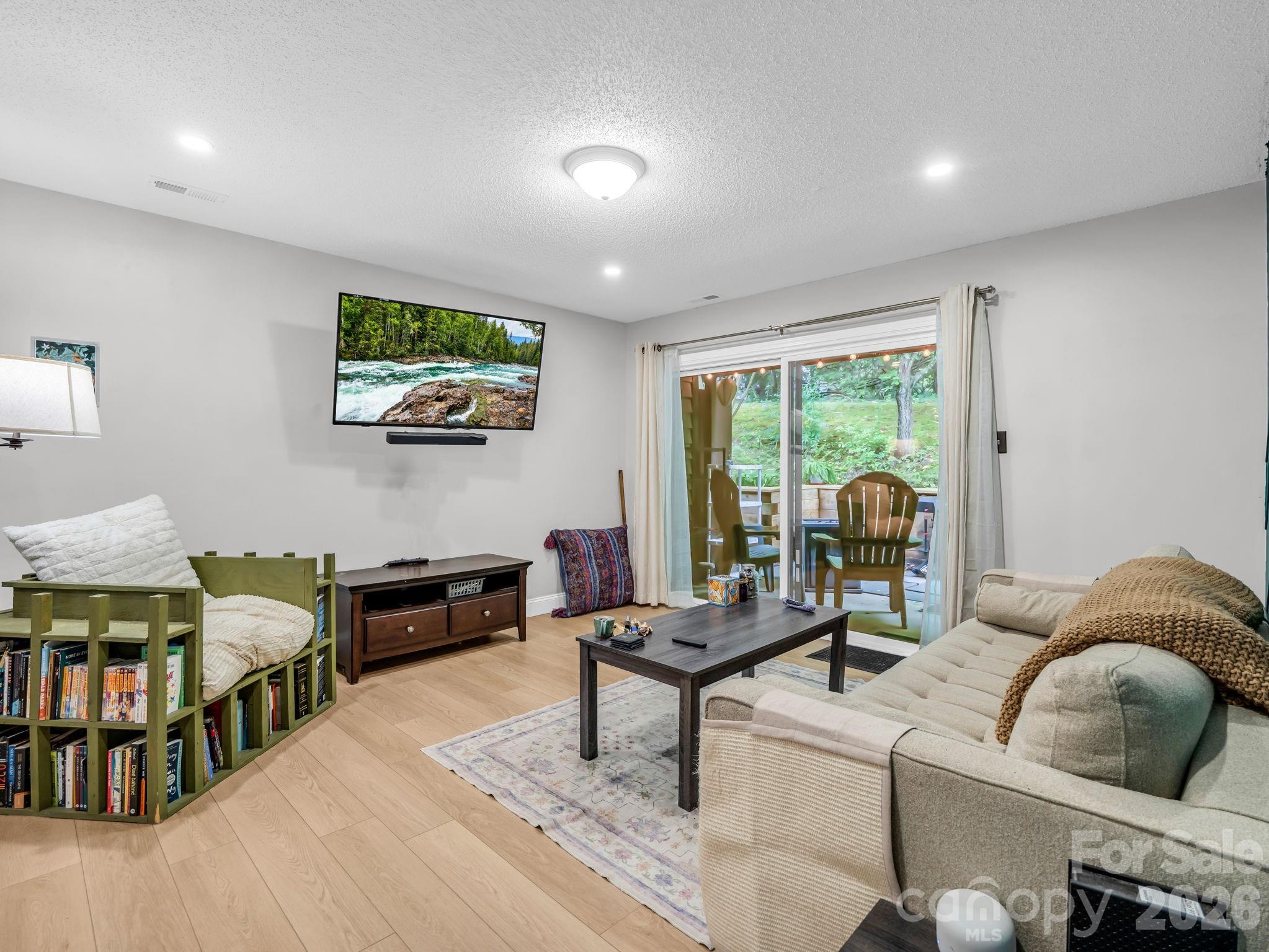 7 Woodlands Drive Property Photo 5