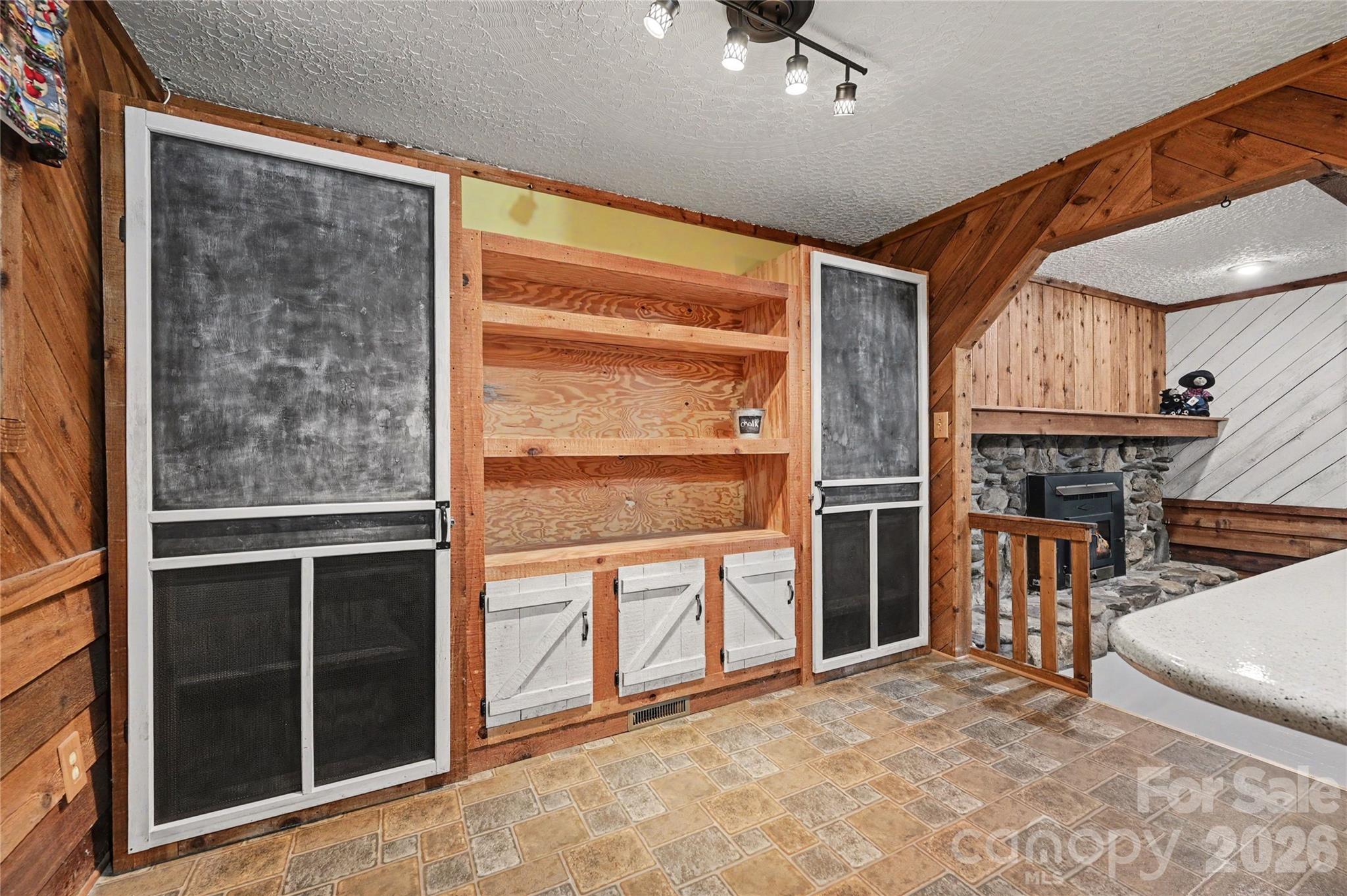608 Hoyle Street Property Photo 5