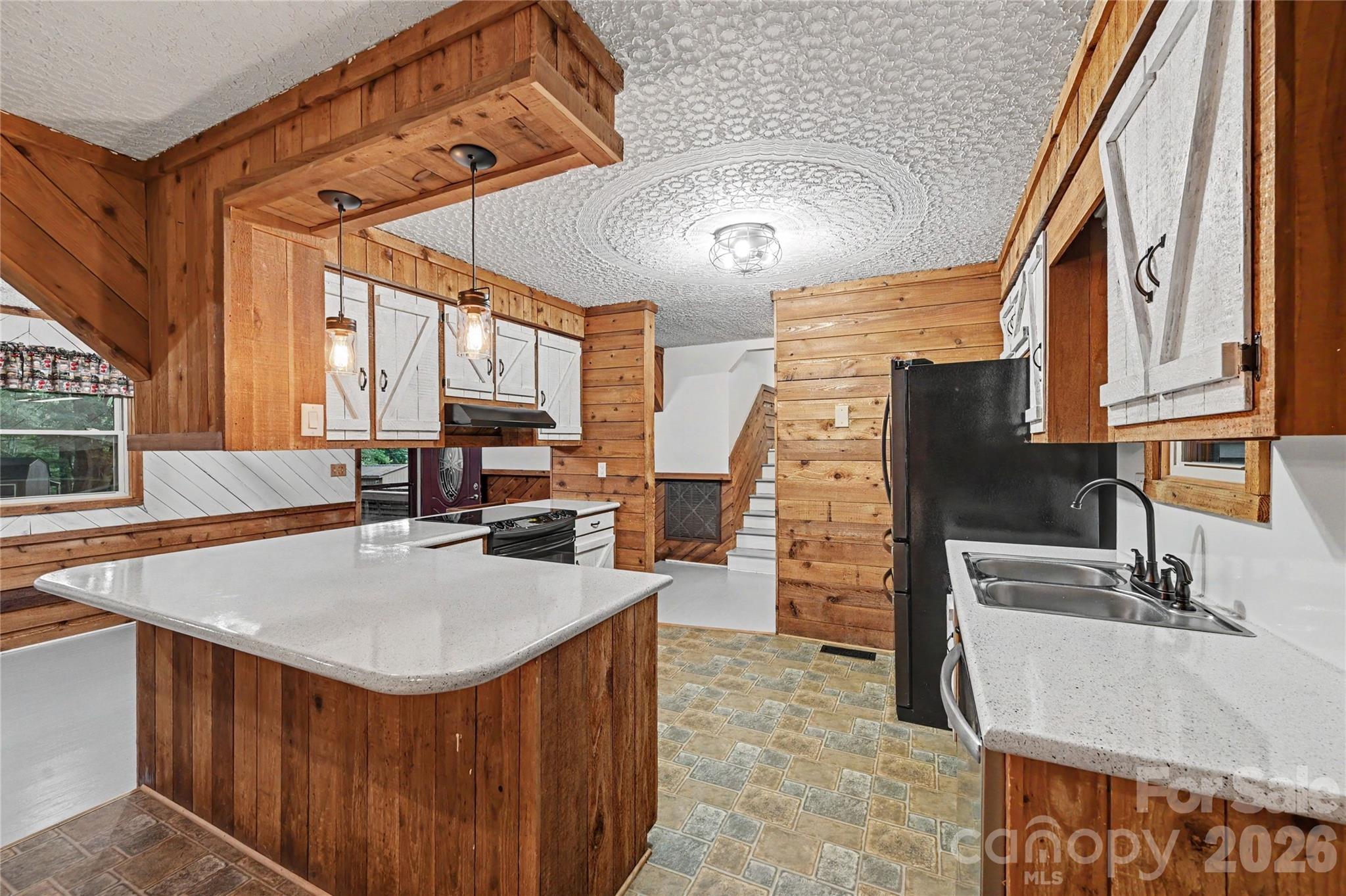 608 Hoyle Street Property Photo 6