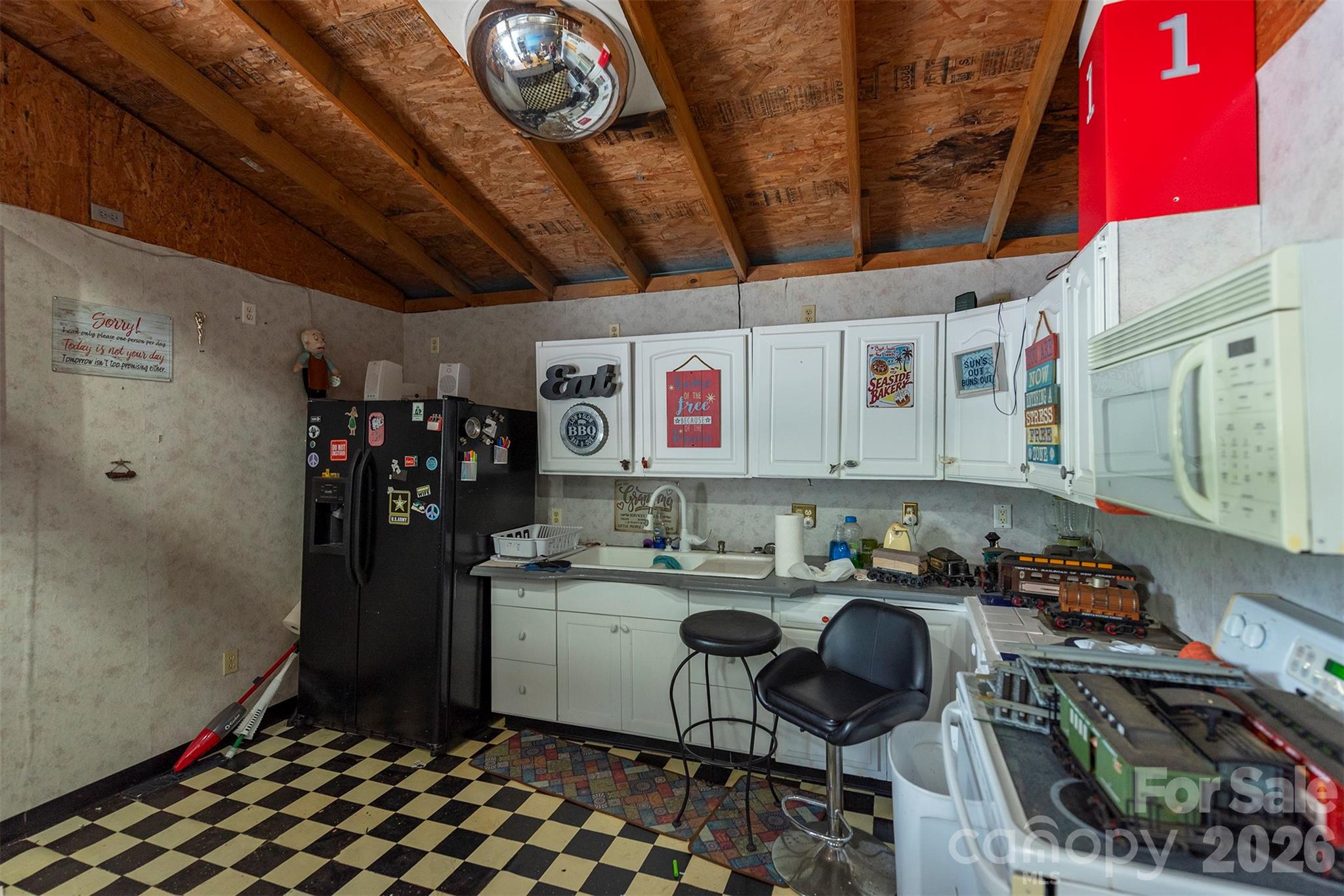 8 First Street Property Photo 18