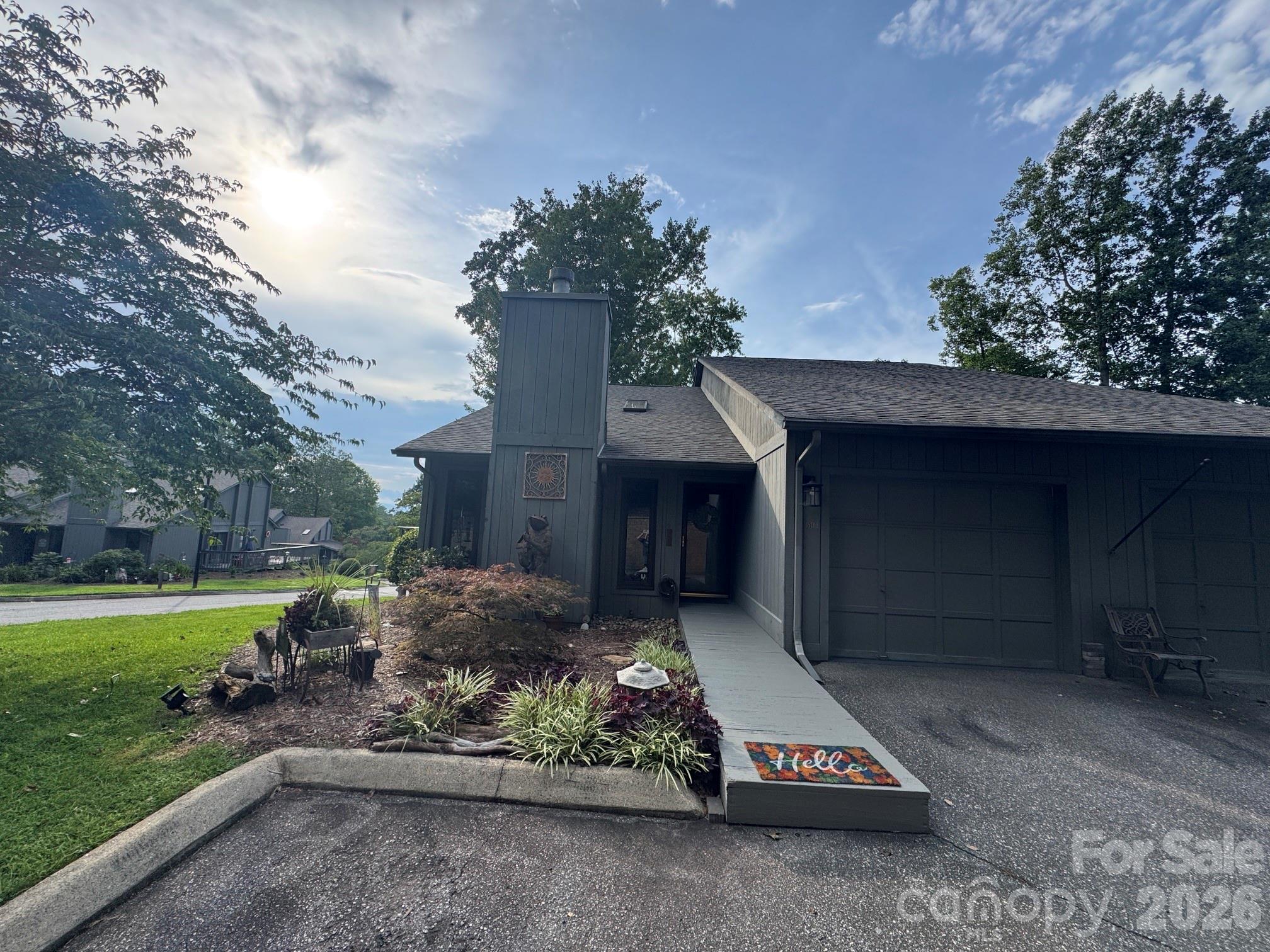 501 Independence Trail Property Photo 3