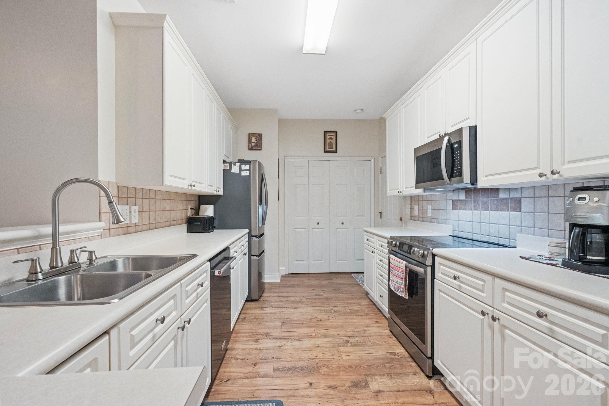 13323 Mint Lake Drive Property Photo 7